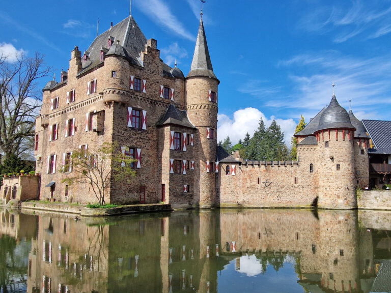 Ostermarkt auf Burg Satzvey