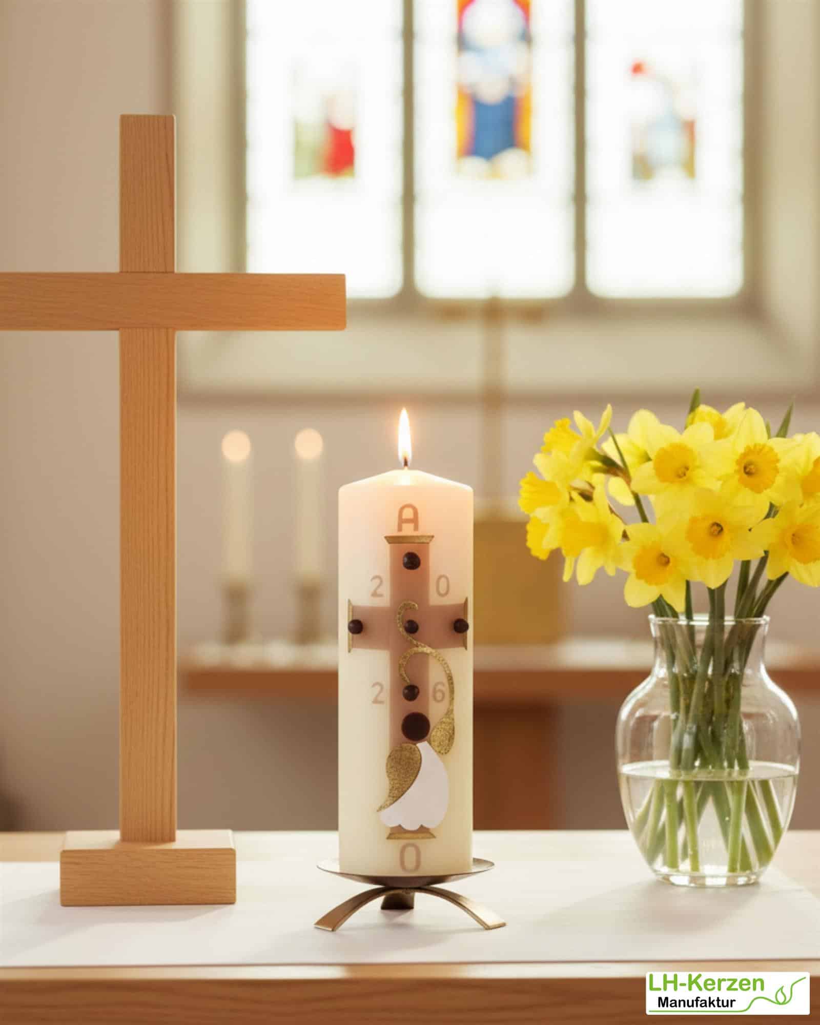 Engel des Lichts – Osterkerze handverziert, christlich mit Engel mit goldenen Flügeln und Kreuz