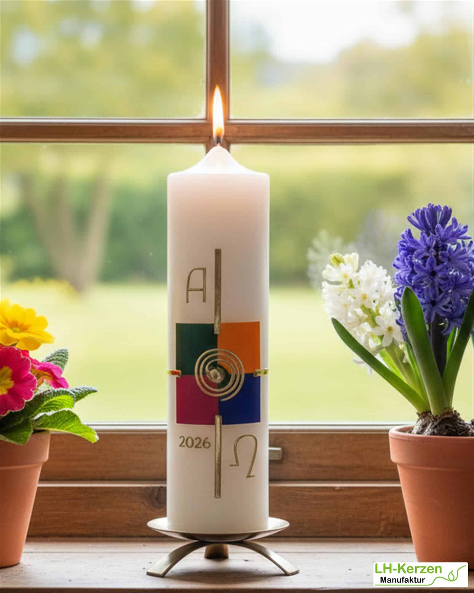 Glanz der Auferstehung – Handverzierte Osterkerze Kirche mit Kreuz, Sonne, 4 Kacheln, Alpha & Omega