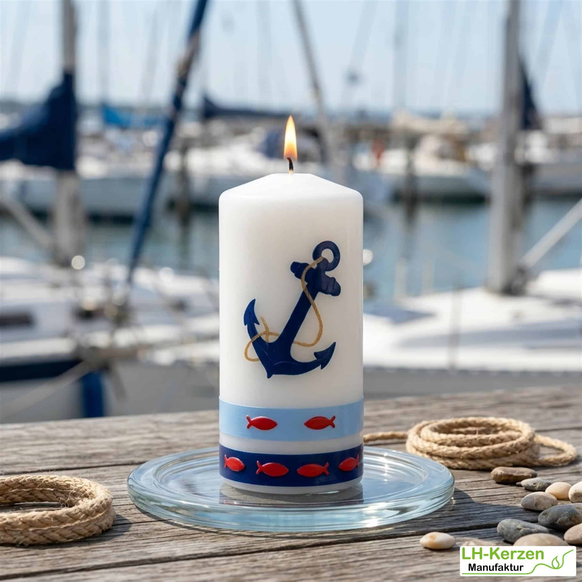 Maritime Kerze mit Anker und Fischen in elfenbein