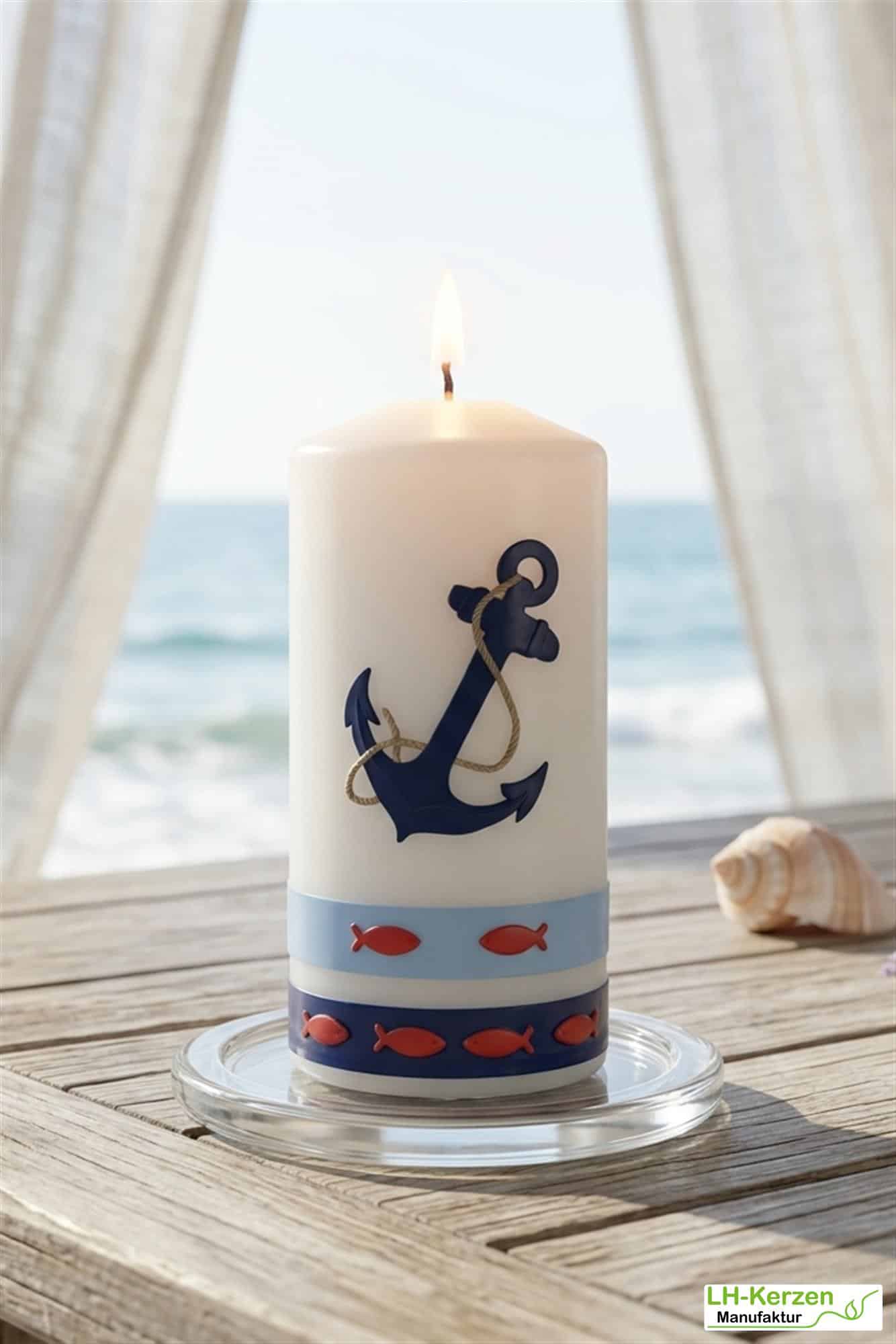Maritime Kerze mit Anker und Fischen in elfenbein