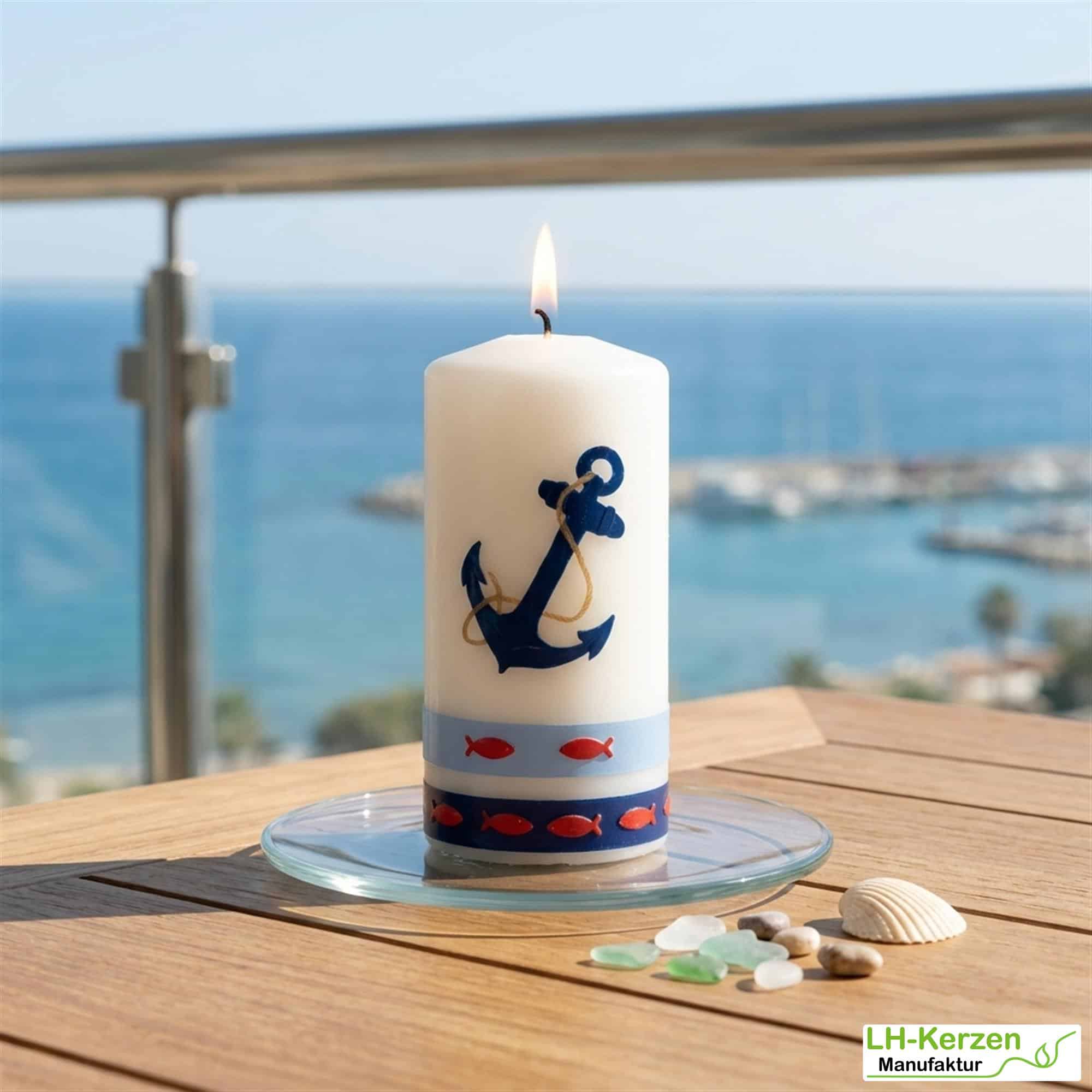 Maritime Kerze mit Anker und Fischen in elfenbein