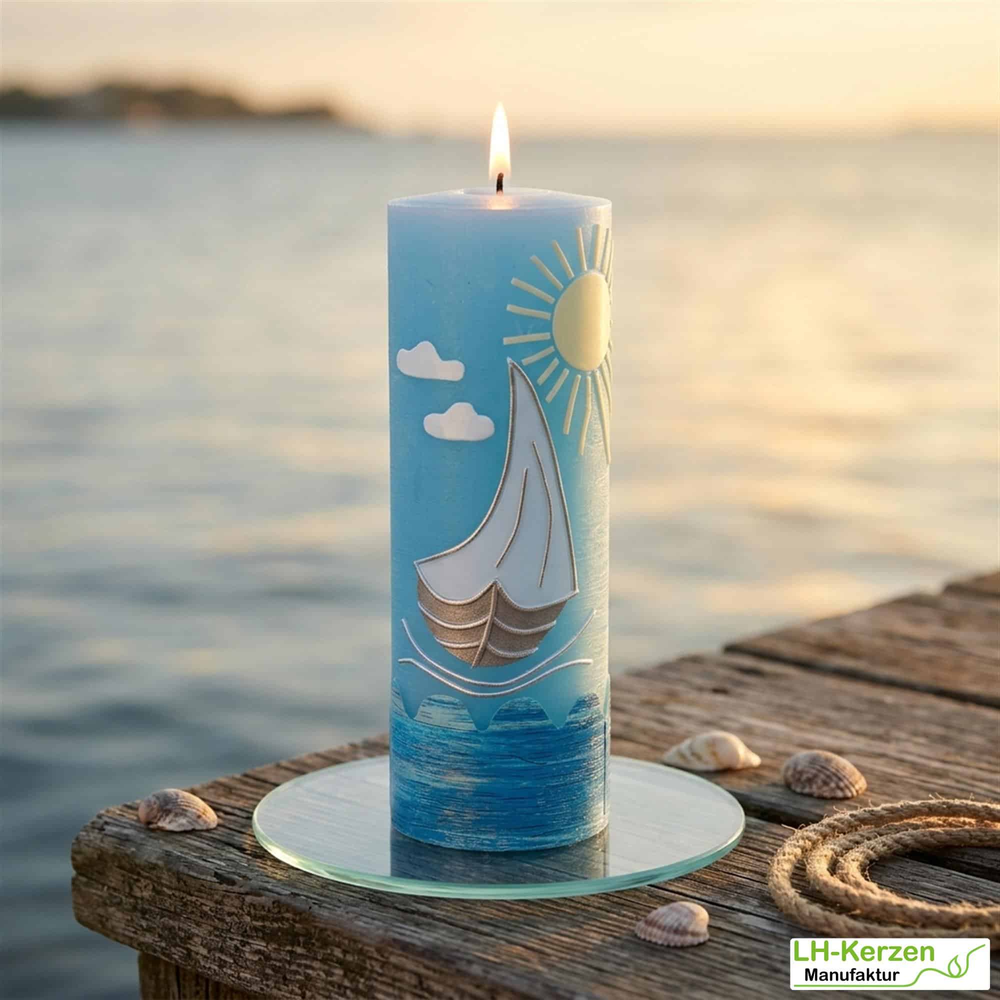 Geschenkidee für Segler: Maritime Kerze mit Segelschiff, handgemacht und dekorativ