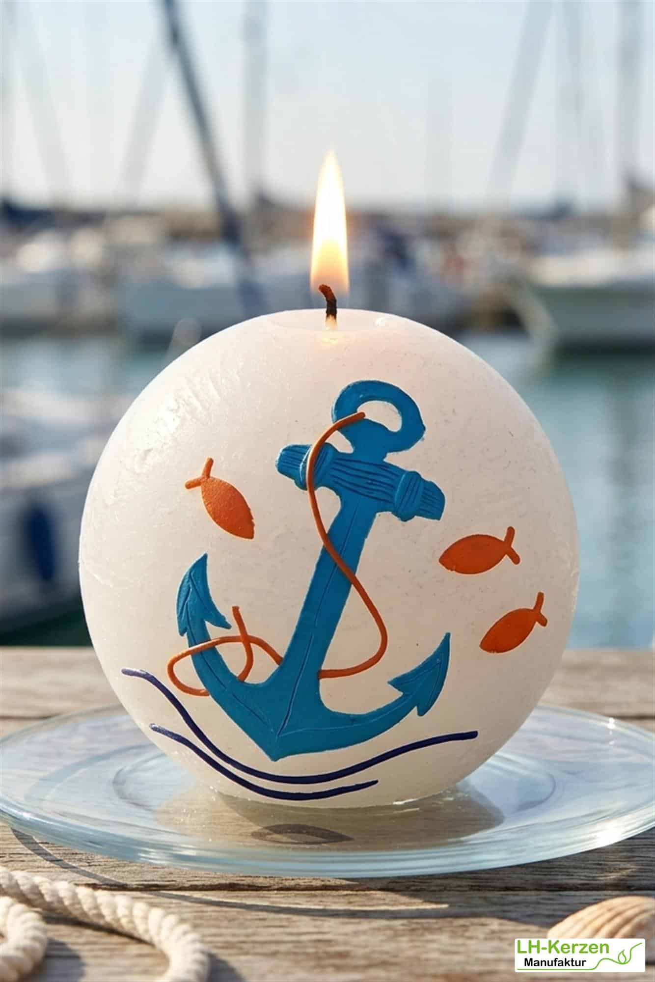 Kugelkerze mit Anker und Meeresmotiven – kleines maritimes Geschenk für Sommer & Urlaub