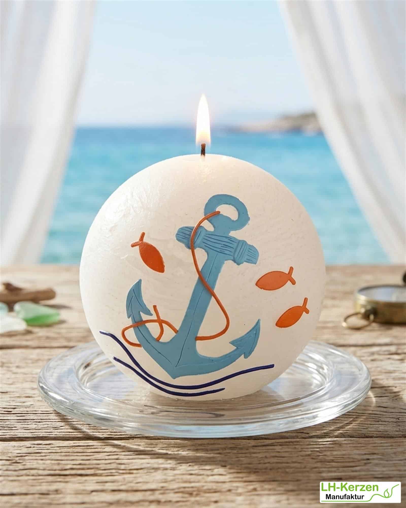 Kugelkerze mit Anker und Meeresmotiven – kleines maritimes Geschenk für Sommer & Urlaub