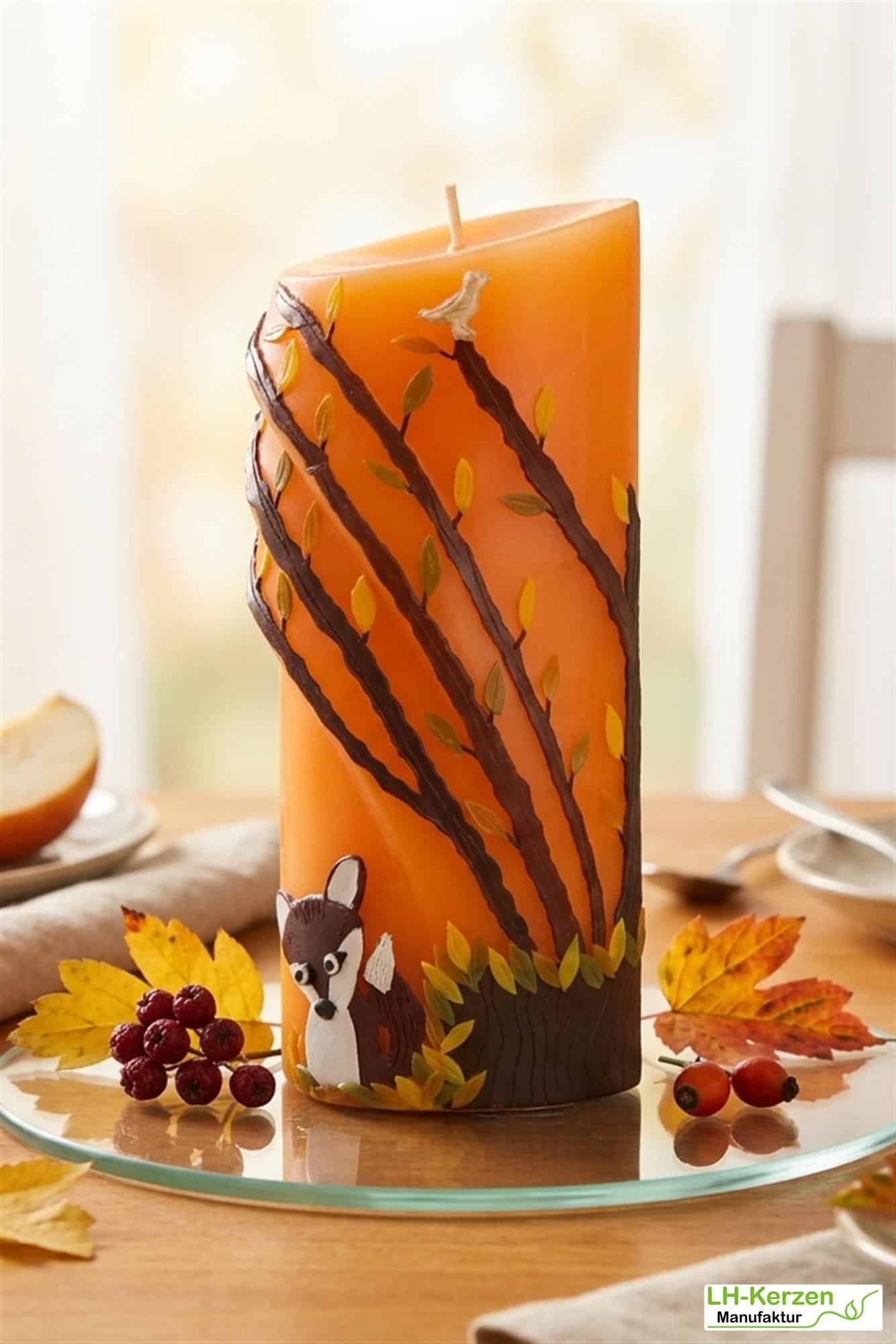 Herbstdeko orange Formkerze – handgegossenes Unikat mit Fuchs und Waldmotiv