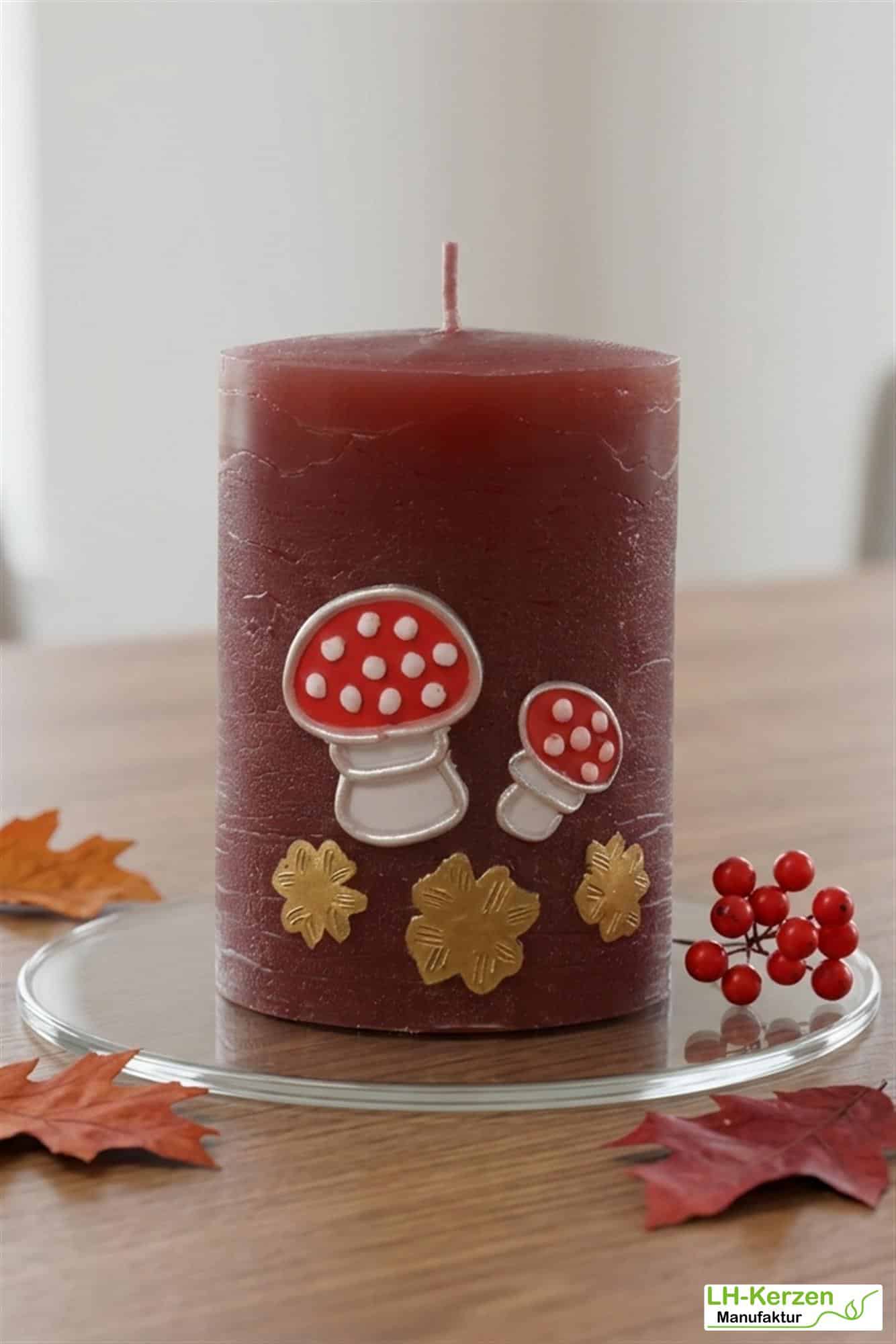 Glückspilz-Kerze für den Herbst – Fliegenpilz-Motiv & Kleeblätter – dekorativ & handmade