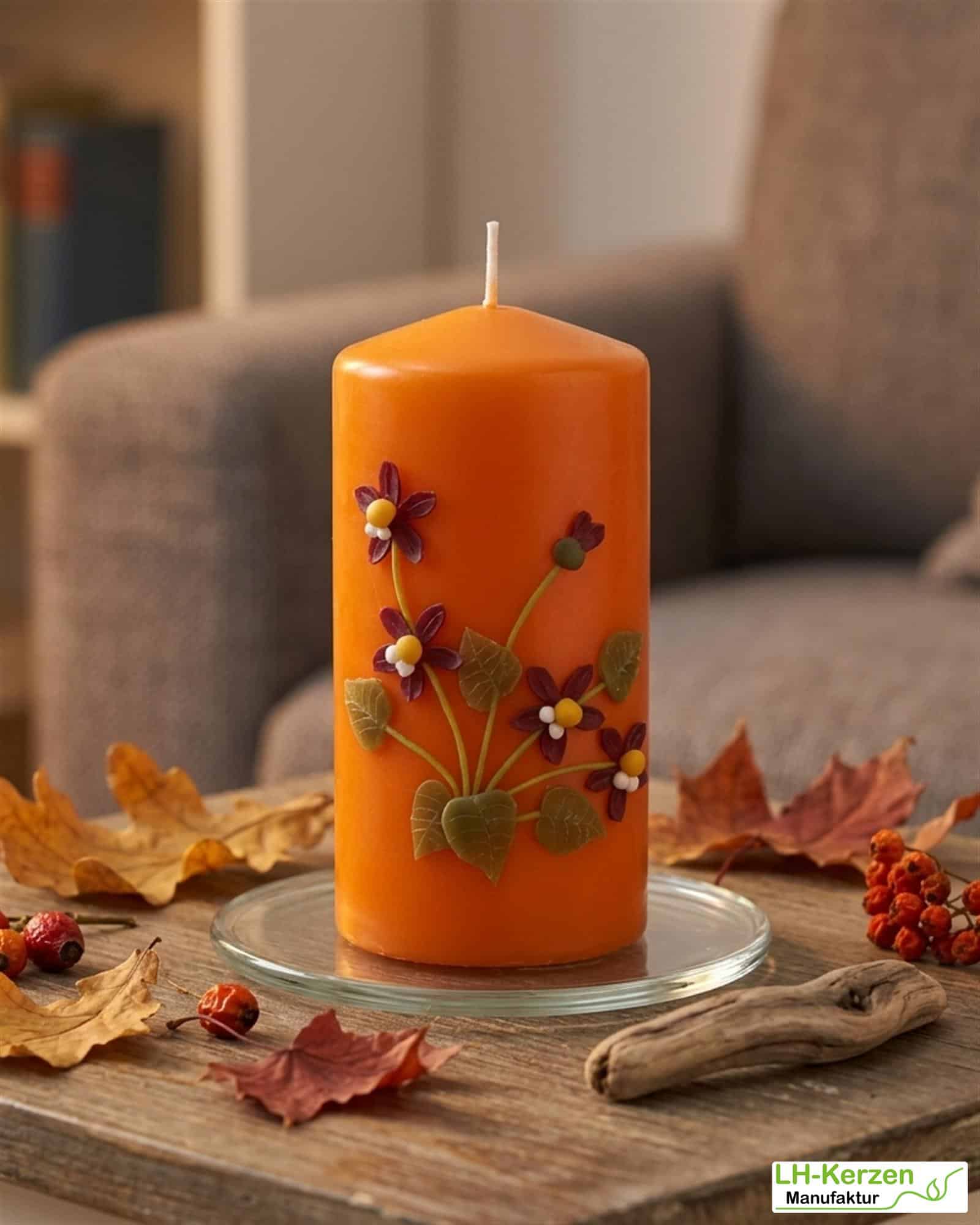 Rustikale Blütenkerze mit Hornveilchen – stimmungsvolle Kerzendeko für Frühling und Herbst