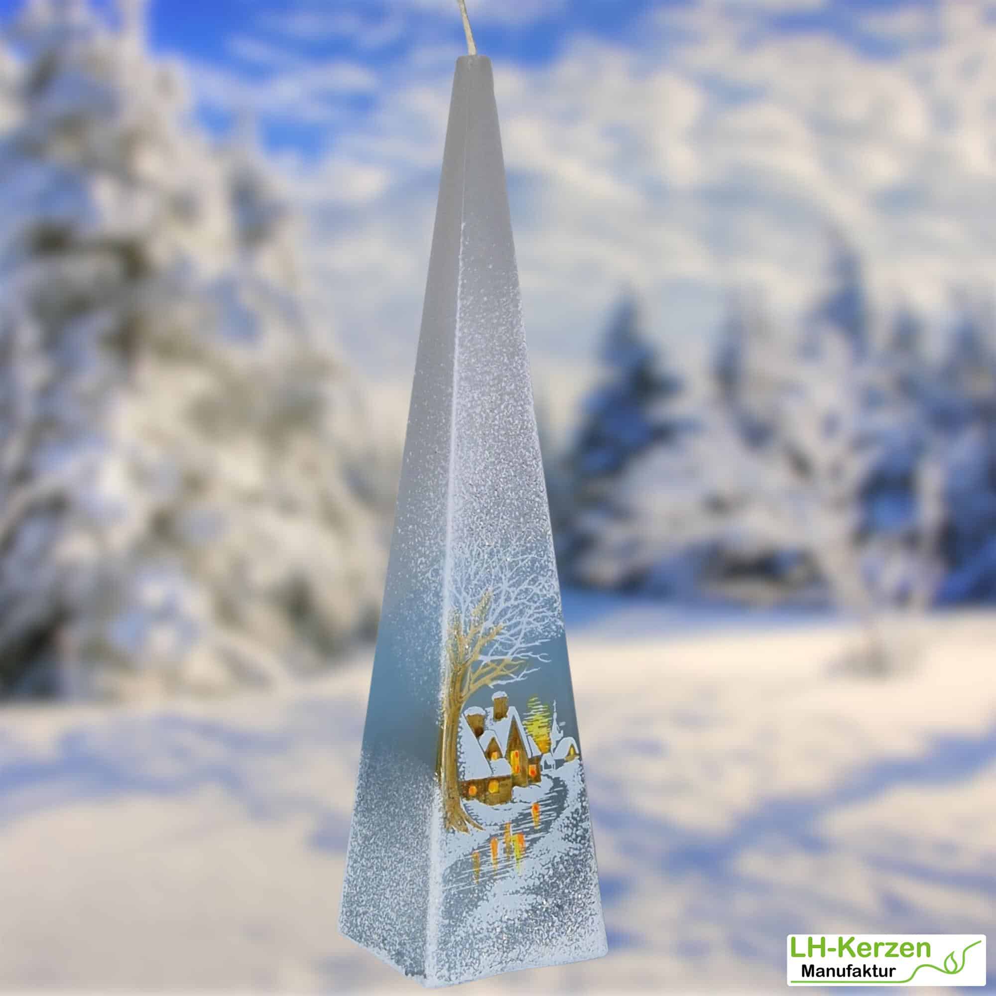 Winterliche Pyramidenkerze 'ElsaGlimmer' – Handgefertigt mit Dorfmotiv und Schneeflocken