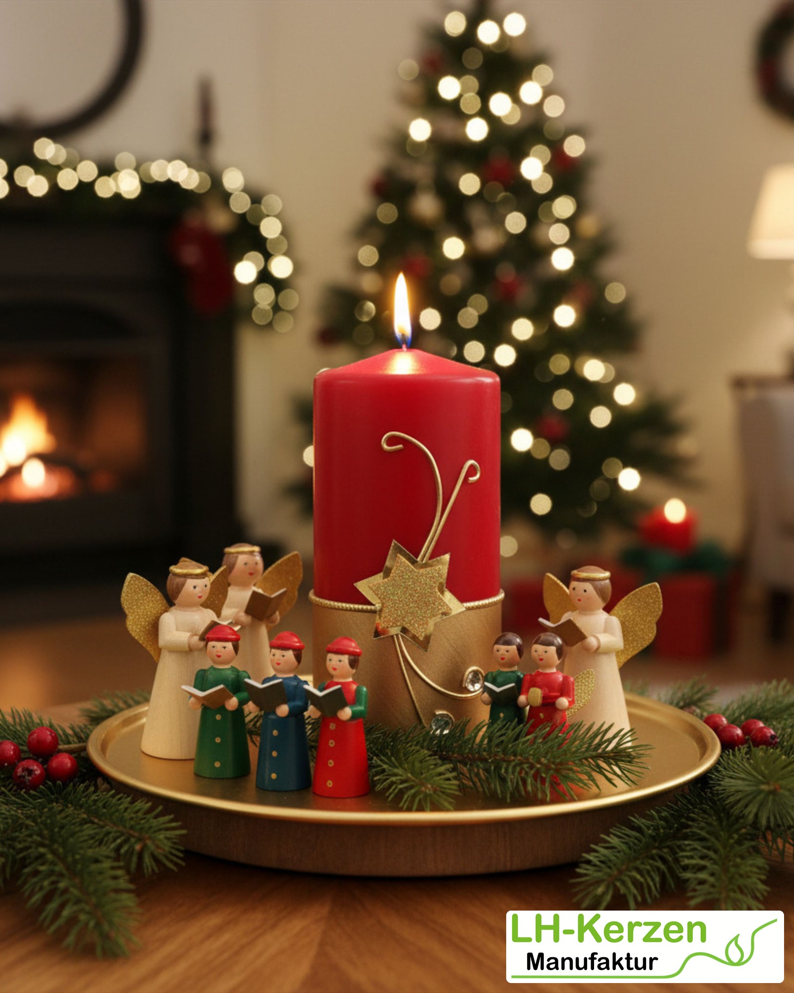 Rote Weihnachtskerze mit goldenem Stern & funkelnden Steinen. Festliche Adventsdeko