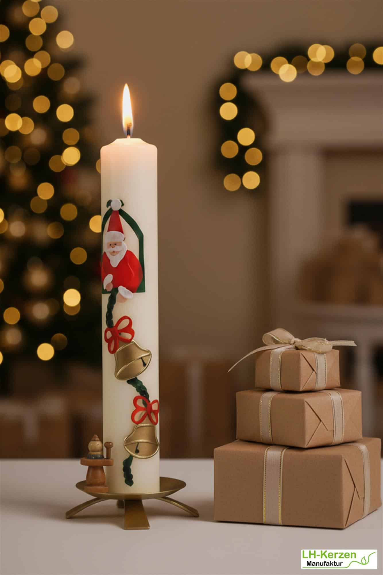 Weihnachtskerze in elfenbein mit Nikolaus und Glockenband