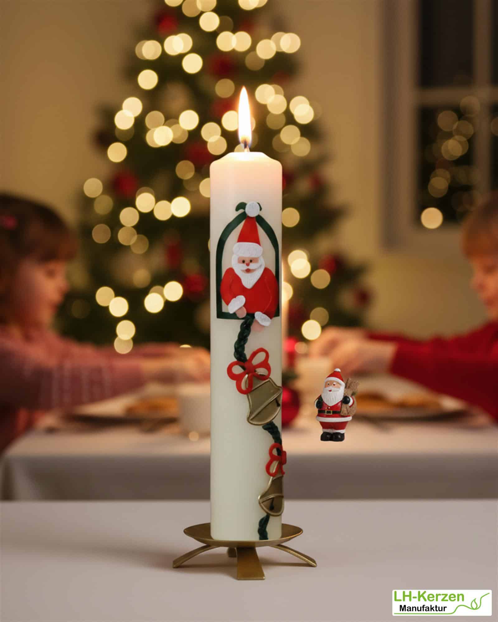 Weihnachtskerze in elfenbein mit Nikolaus und Glockenband