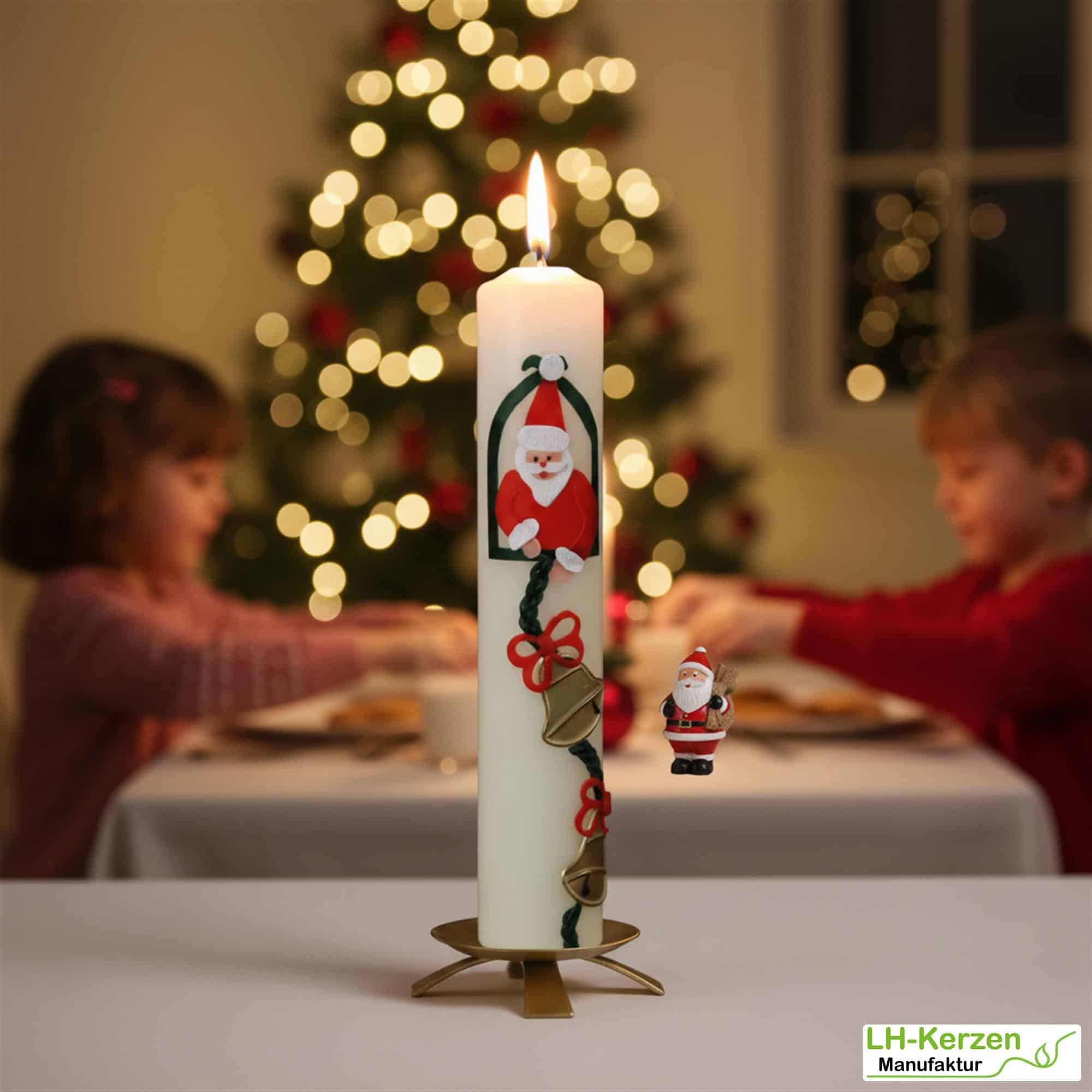 Weihnachtskerze in elfenbein mit Nikolaus und Glockenband