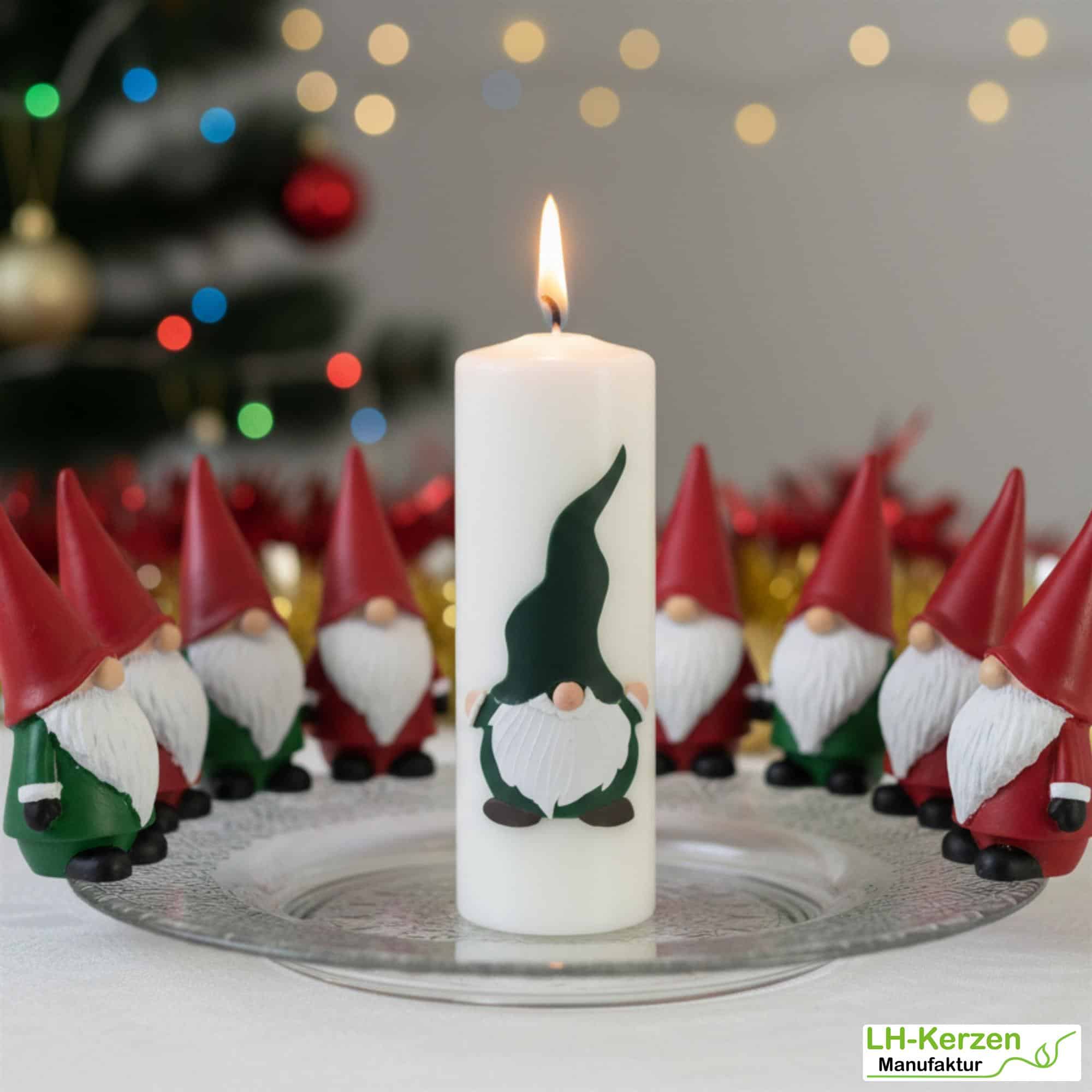 Wichtelkerze in elfenbein, Stumpenkerze mit Weihnachtswichtel, personalisierbar, Wichtelgeschenk