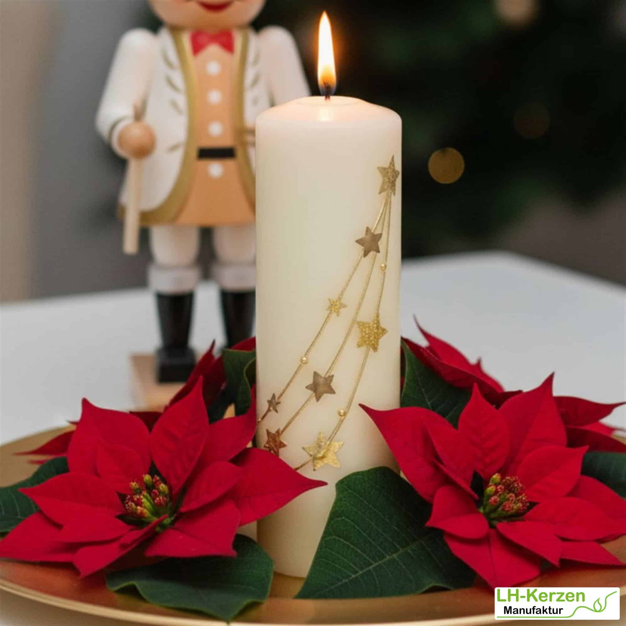 Weihnachtskerze personalisierbar – elfenbeinfarbene Kerze 'Sternenzauber' mit goldenen Sternen