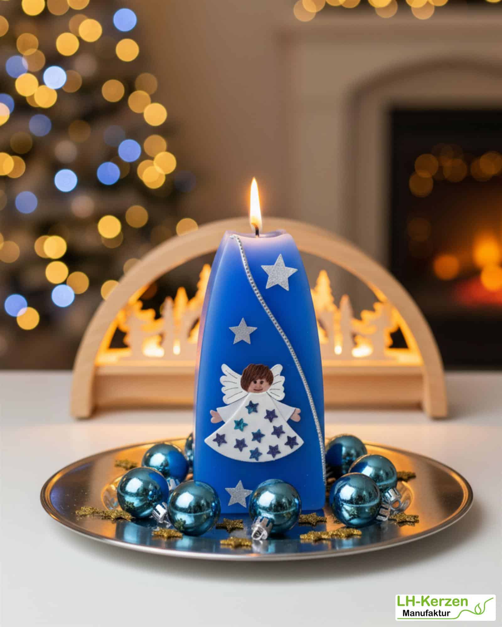 Weihnachtskerze personalisierbar – blaue Formenkerze Doppelbogen mit Engel, himmlisches Design