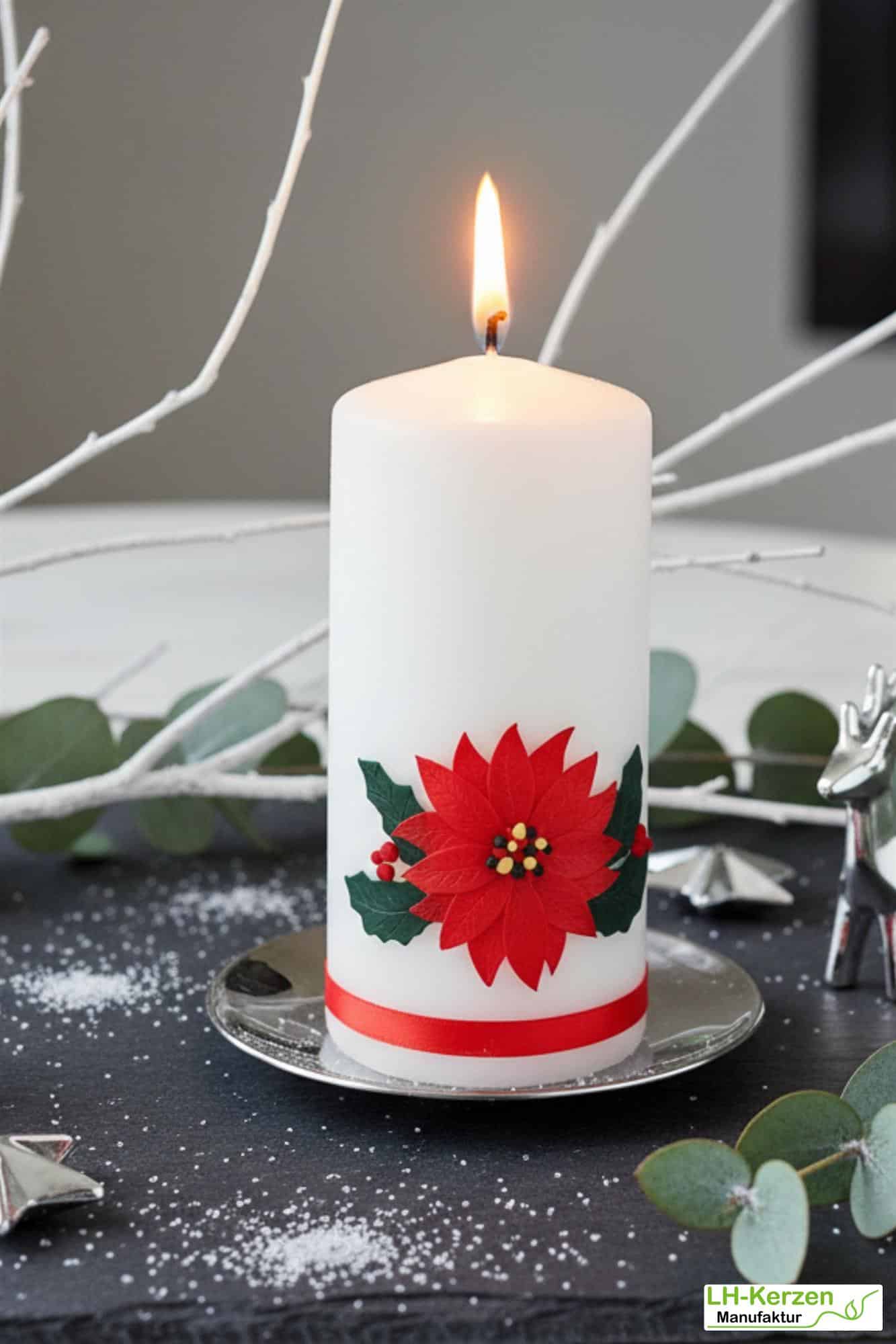 Weihnachtskerzen - weiß mit rotem Weihnachtsstern oder rot mit rosa-weißem Weihnachsstern