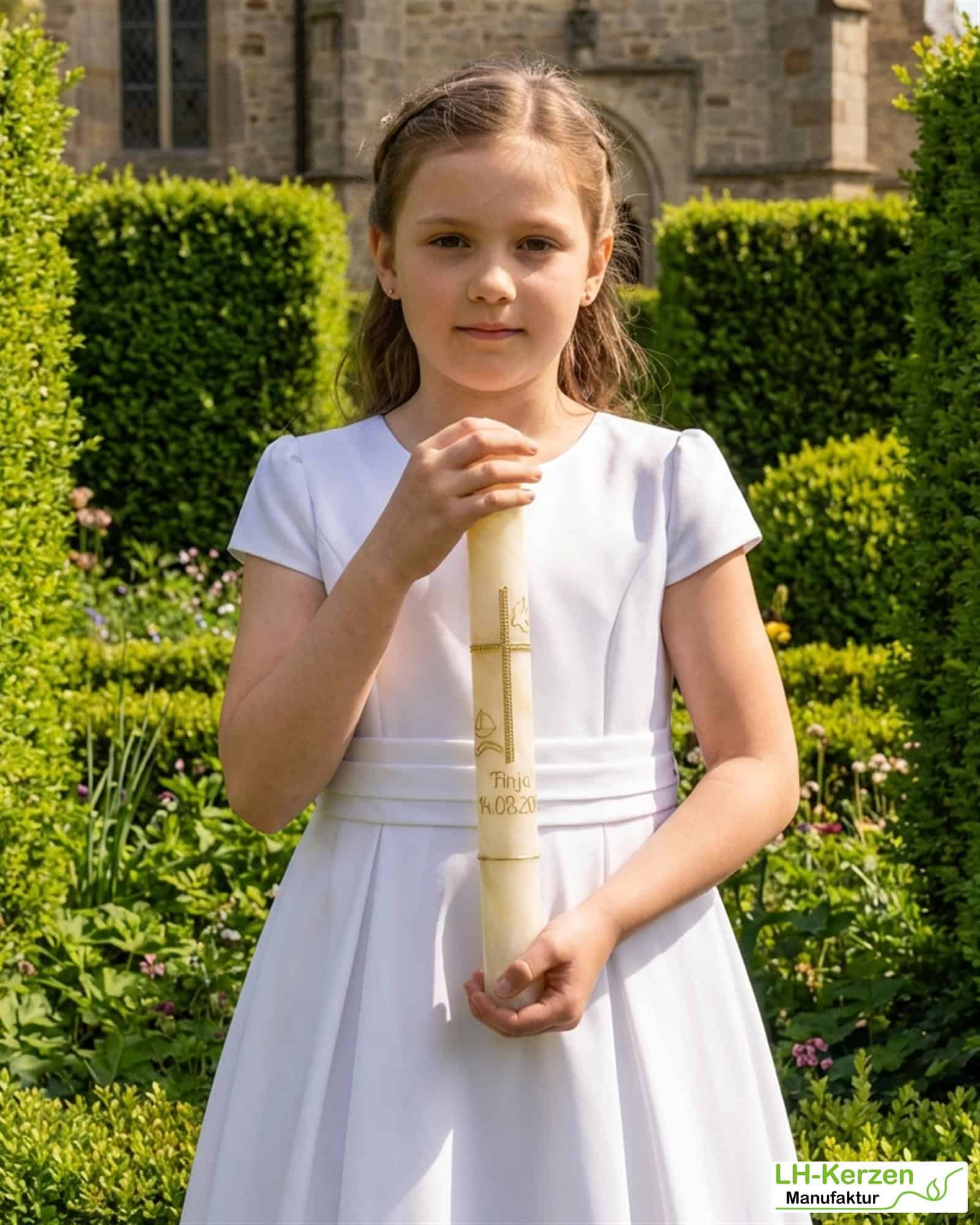 Taufkerze aus Bienenwachs mit goldenem Kreuz, Taube & Segelschiff – handverziert