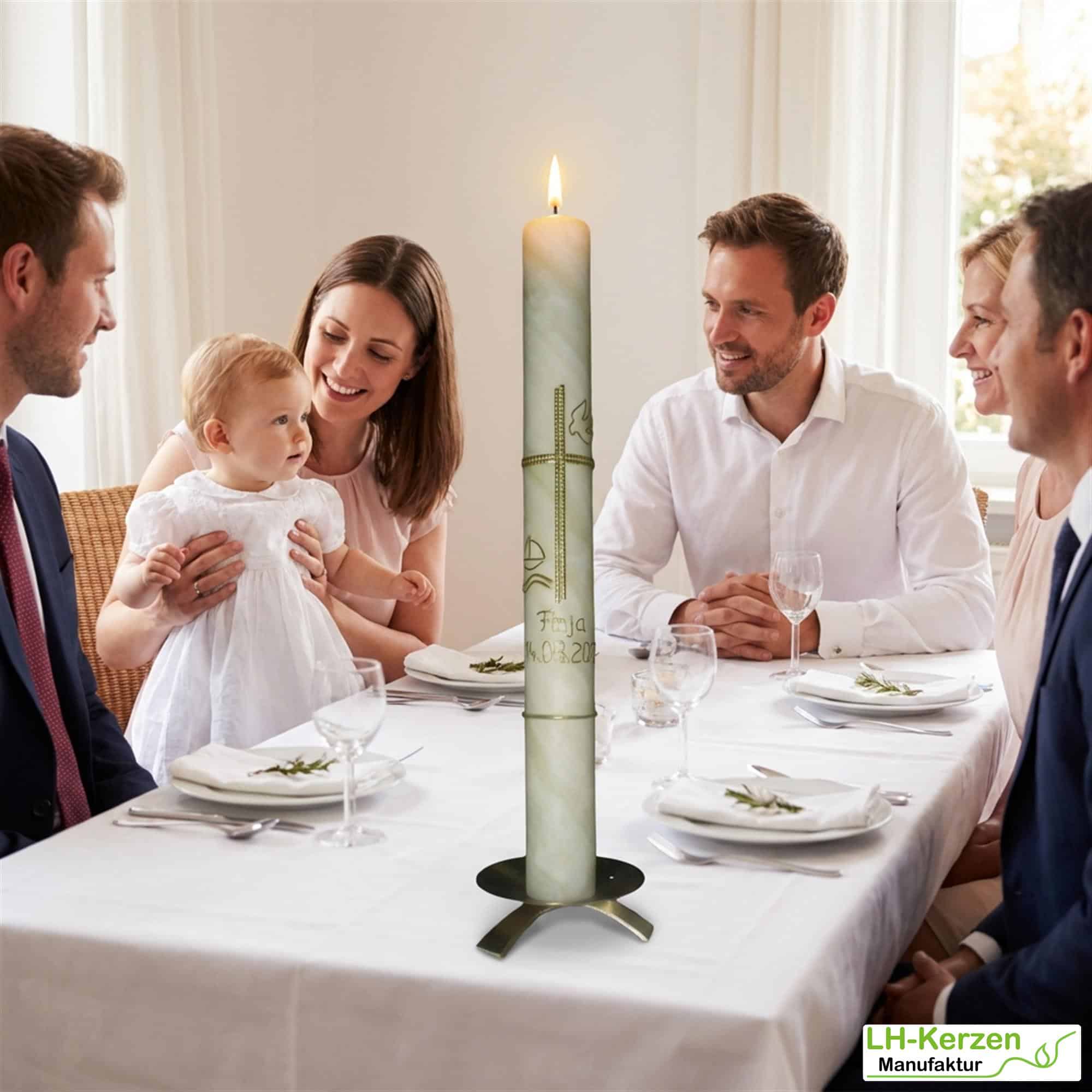 Taufkerze aus Bienenwachs mit goldenem Kreuz, Taube & Segelschiff – handverziert