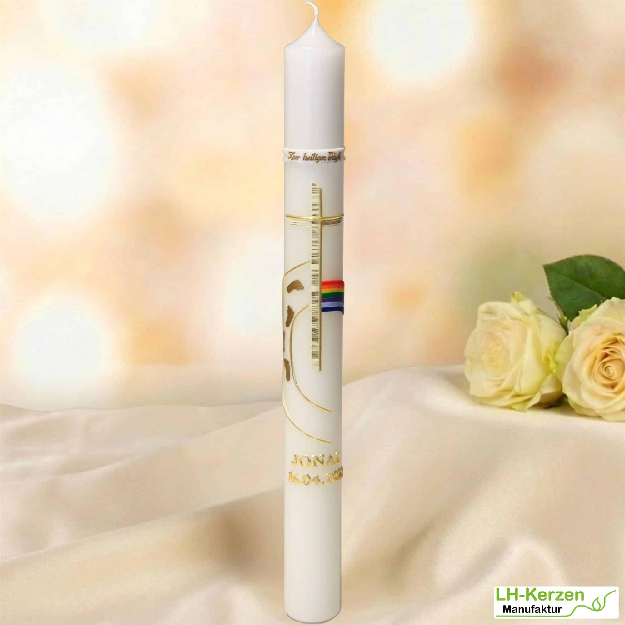 Taufkerze mit Regenbogen, Kreuz und Lebensweg in Elfenbein – handverziert & personalisierbar
