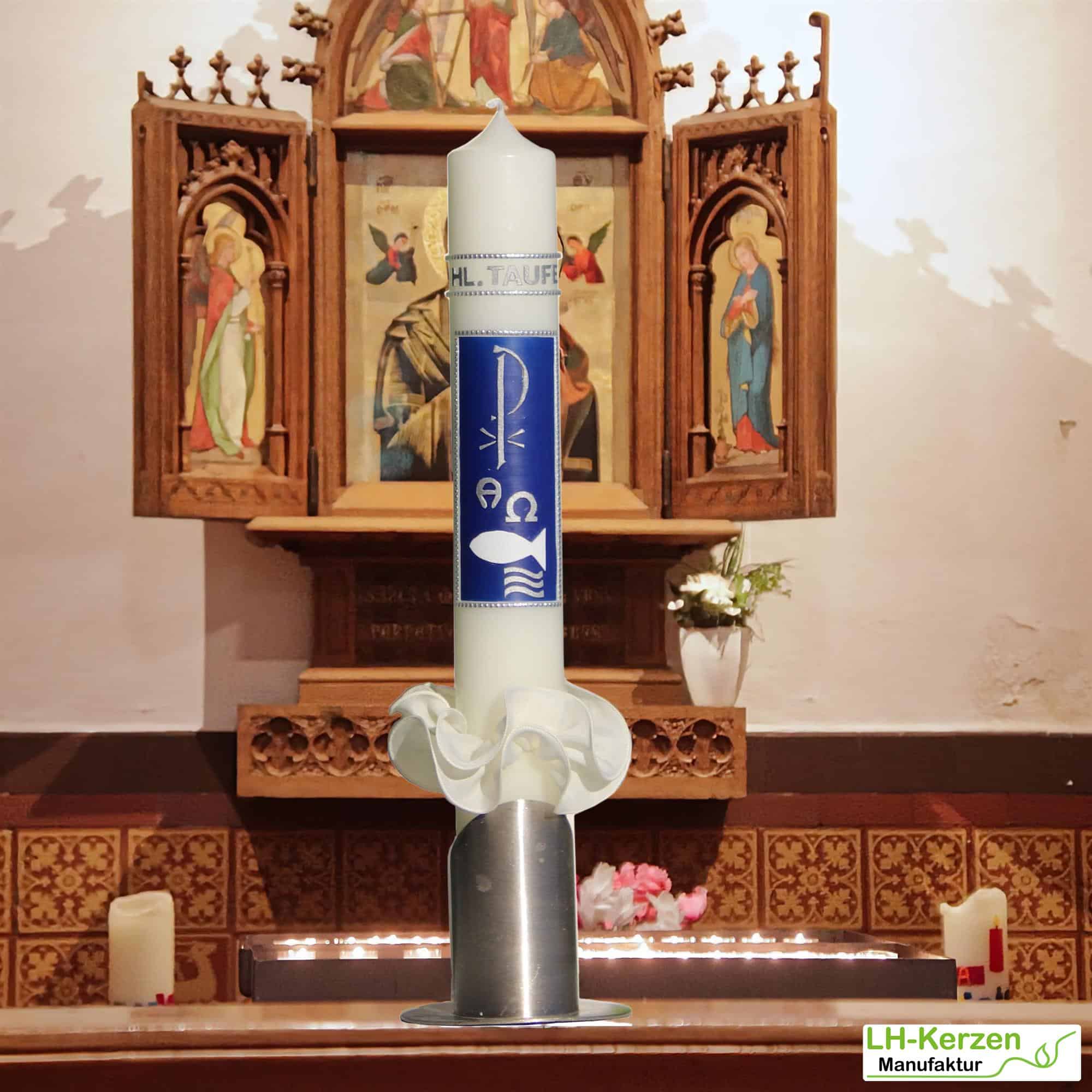 Taufkerze mit christlichen Symbolen in Blau & Silber – klassisch, handverziert & personalisierbar
