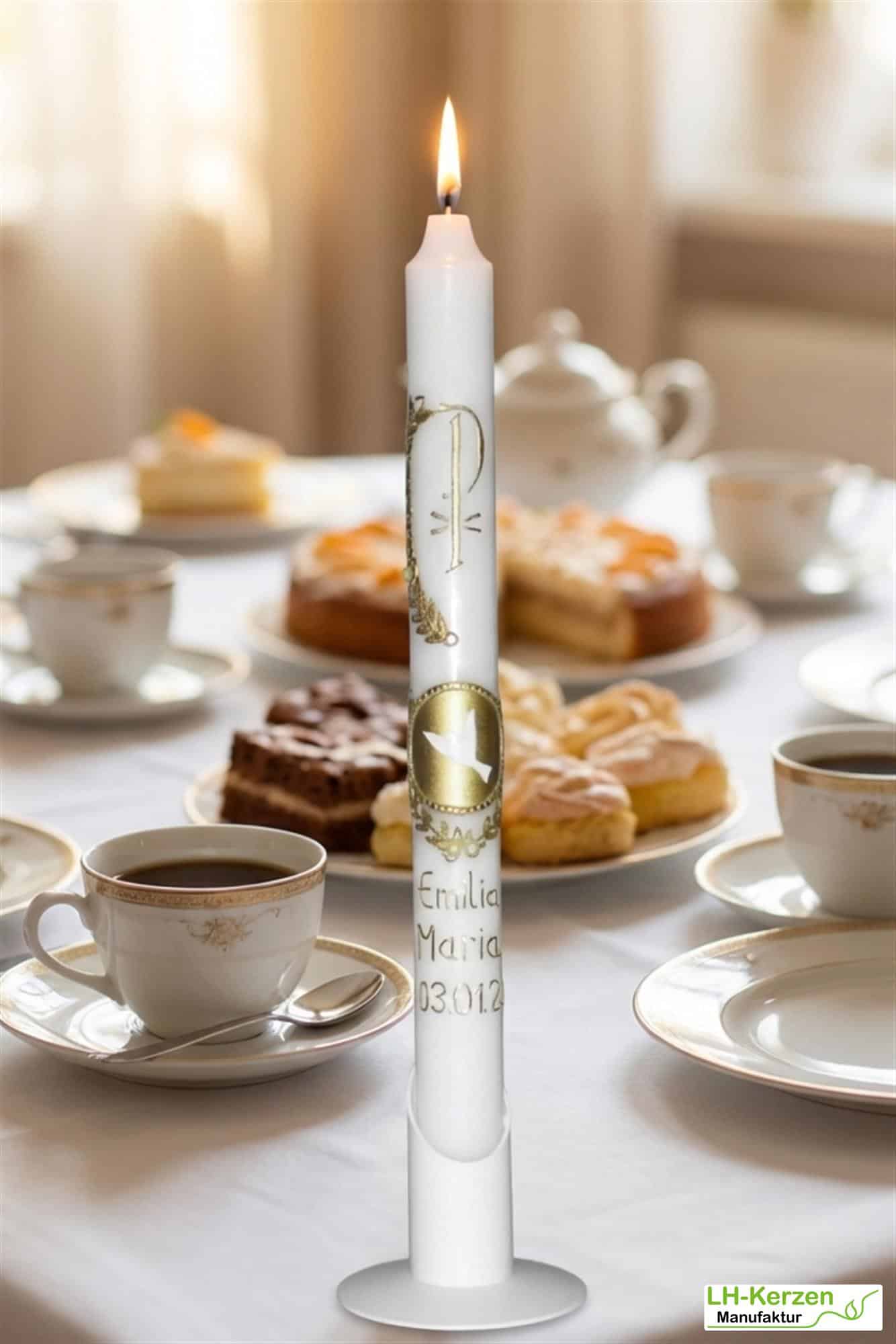 Extra schlanke Taufkerze mit Pax-Symbol, Taube und Olivenzweigen in Gold – mit Perlendetails
