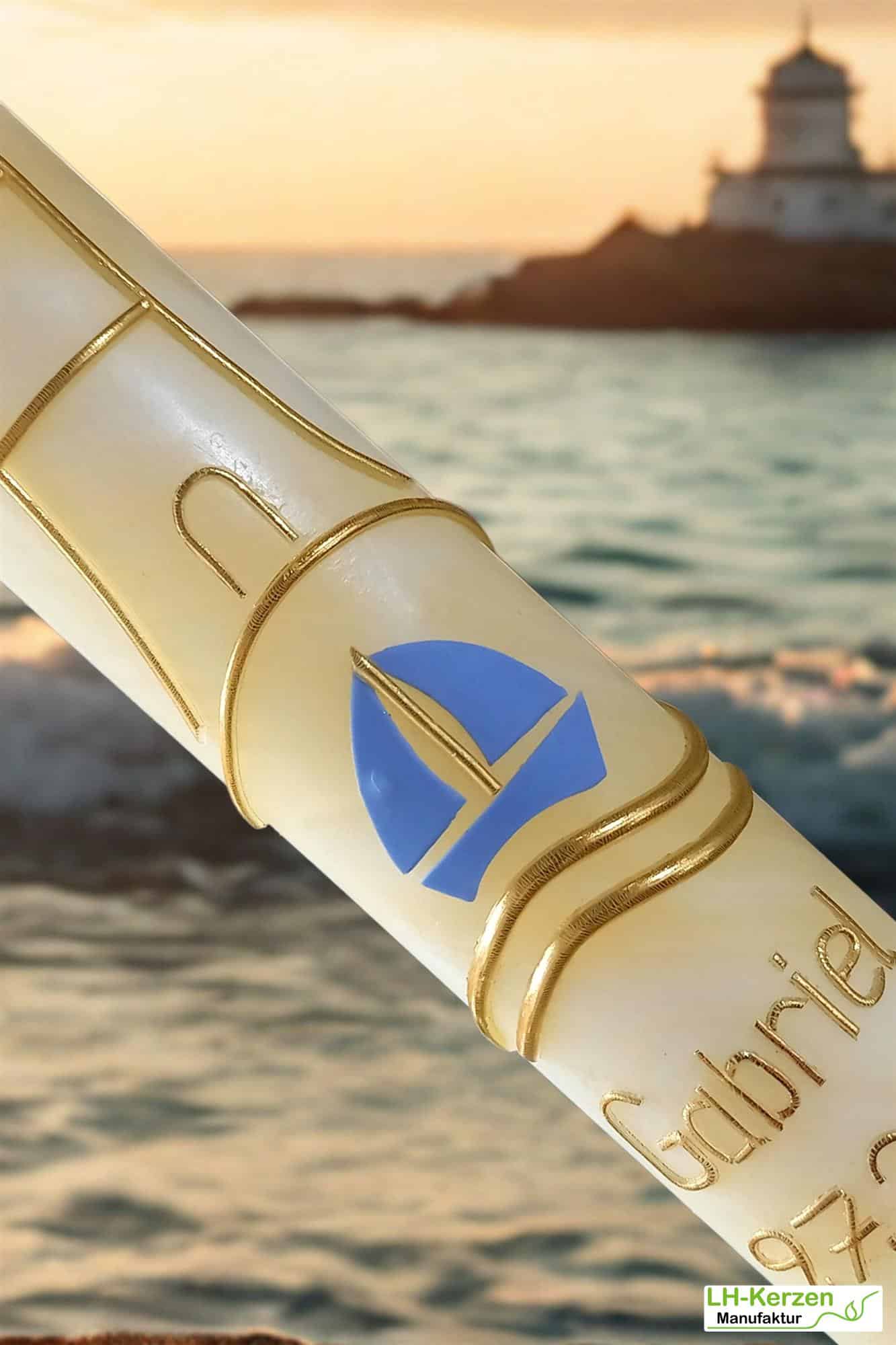 Taufkerze Bienenwachs mit Leuchtturm, Segelschiff & Taube – handgefertigtes Unikat