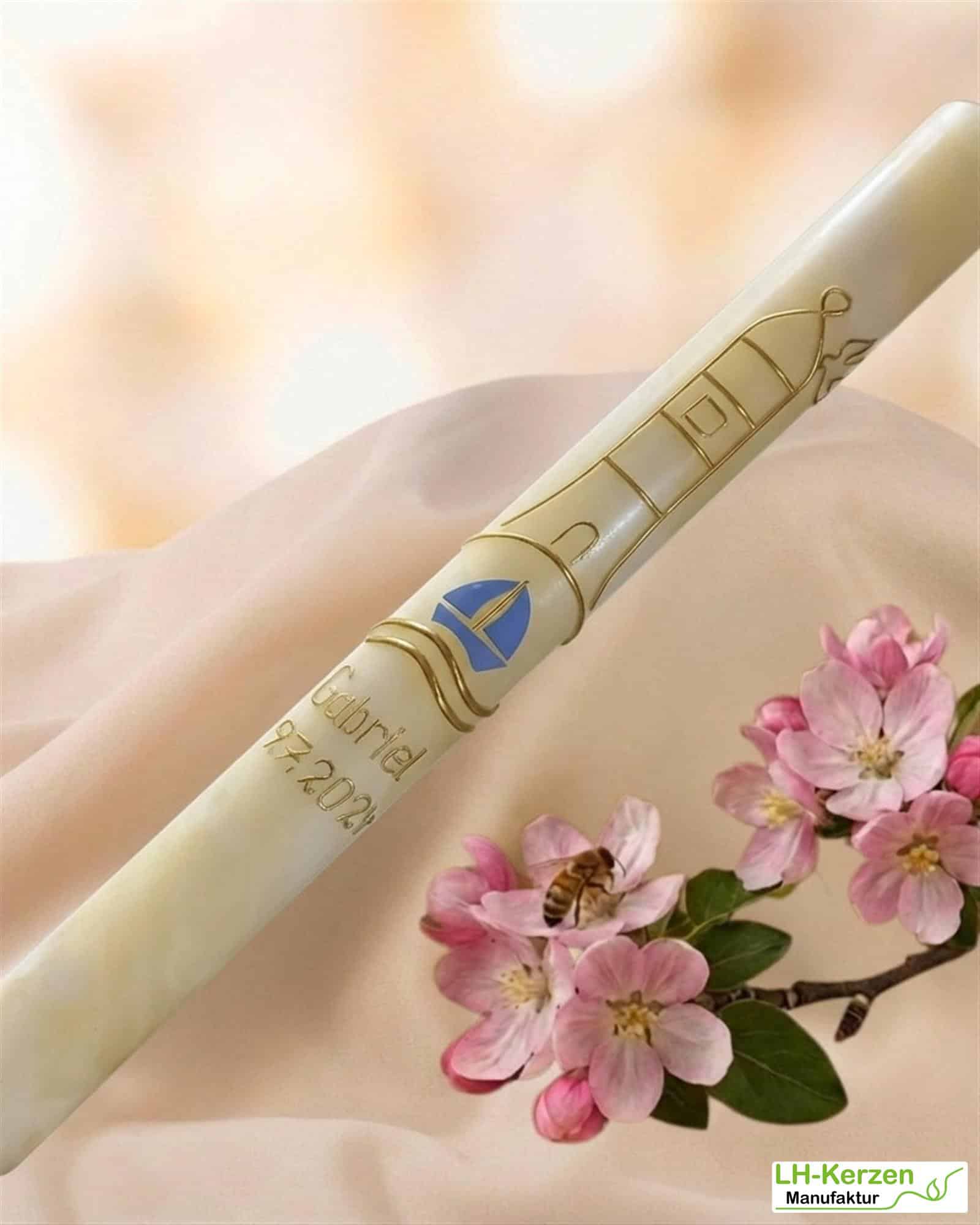 Taufkerze Bienenwachs mit Leuchtturm, Segelschiff & Taube – handgefertigtes Unikat