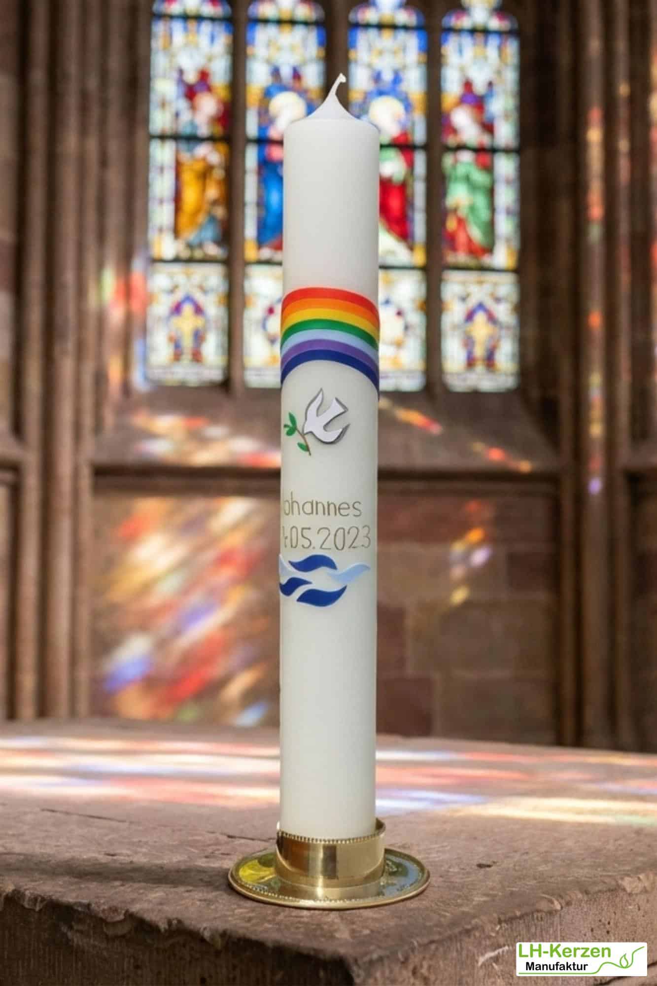 Taufkerze Regenbogen & Taube – handverziert, personalisierbar, verschiedene Größen