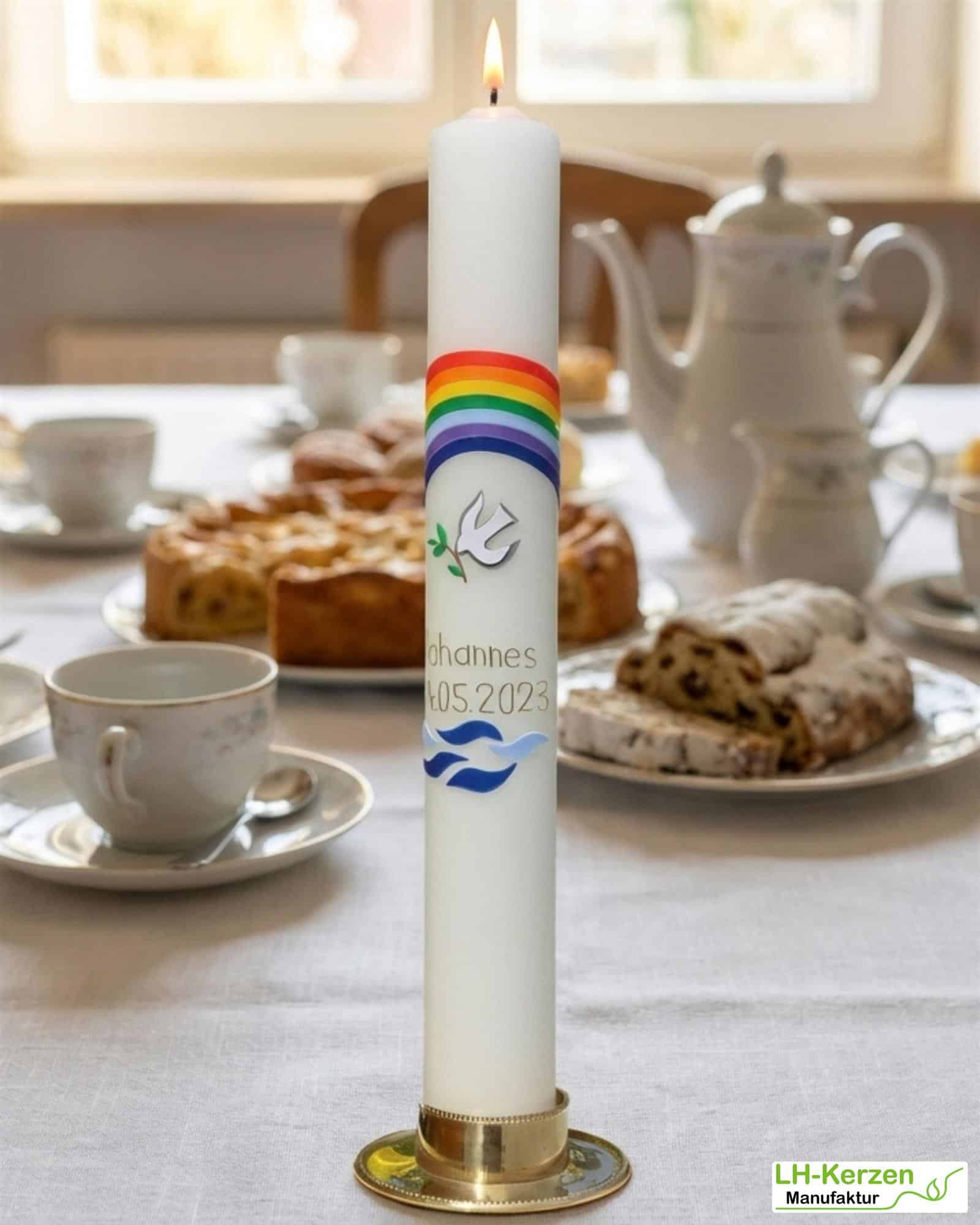 Taufkerze Regenbogen & Taube – handverziert, personalisierbar, verschiedene Größen