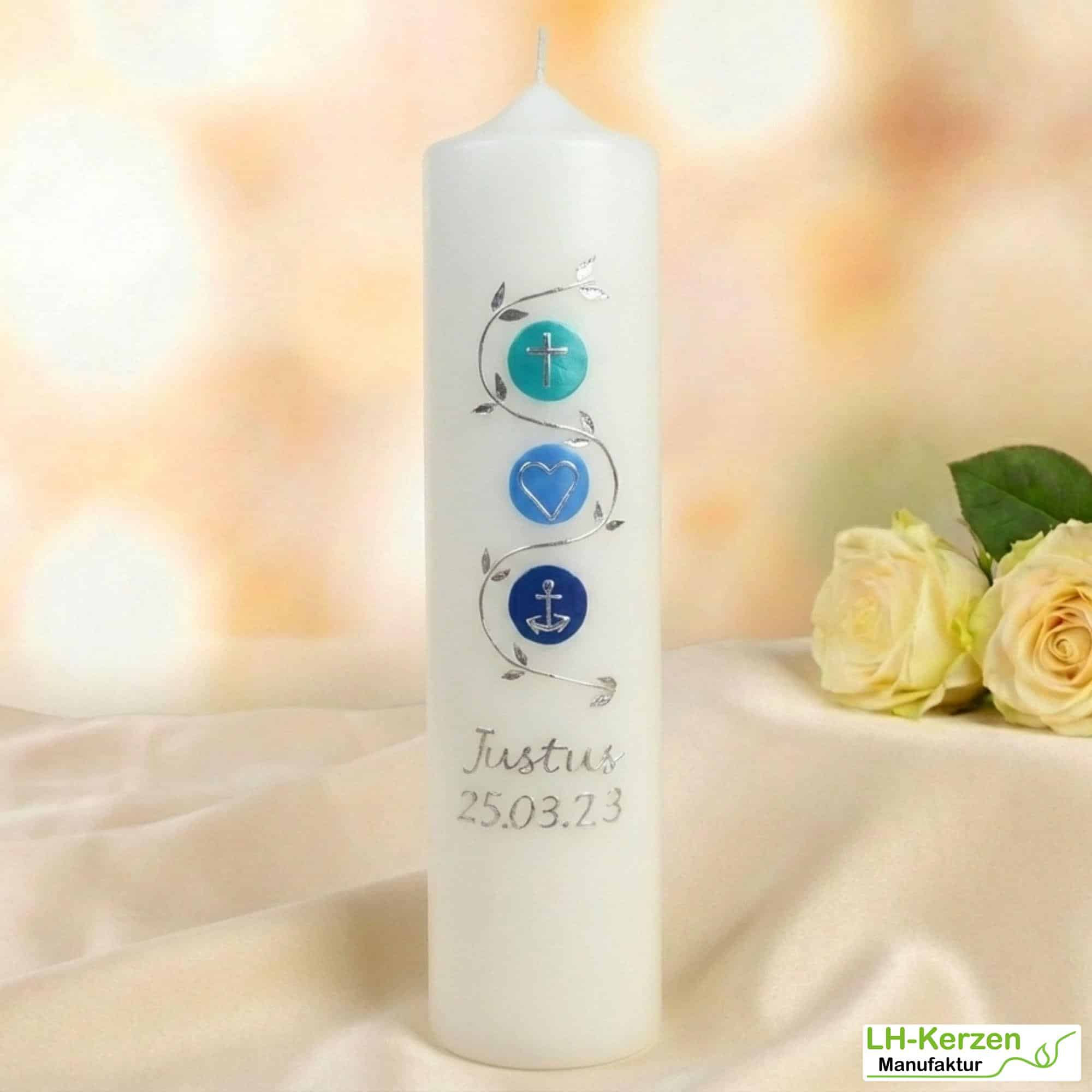 Taufkerze/Tischkerze Kreuz, Herz und Anker mit silberner Blumenranke rosa oder hellblau