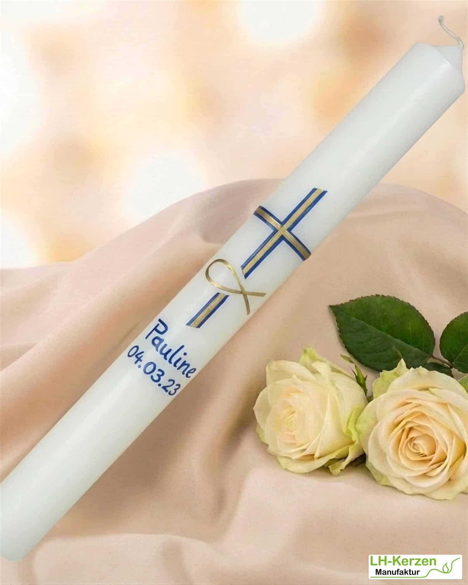Taufkerze mit blau-goldenem Kreuz & Fischsymbol – für Jungen – personalisierbar
