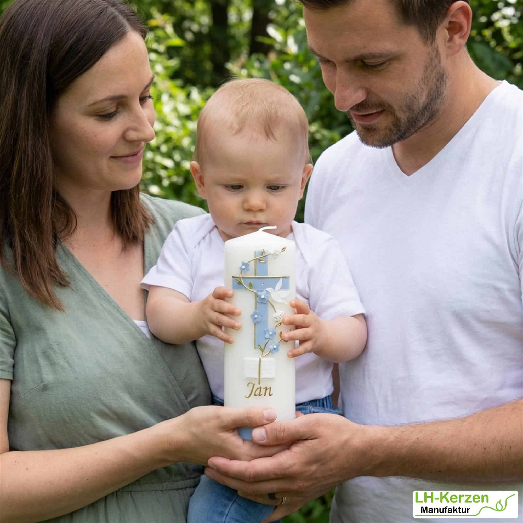 Schlanke Taufkerze elfenbein mit zweifarbigem Kreuz, Blumenranke, Taube & Bibel