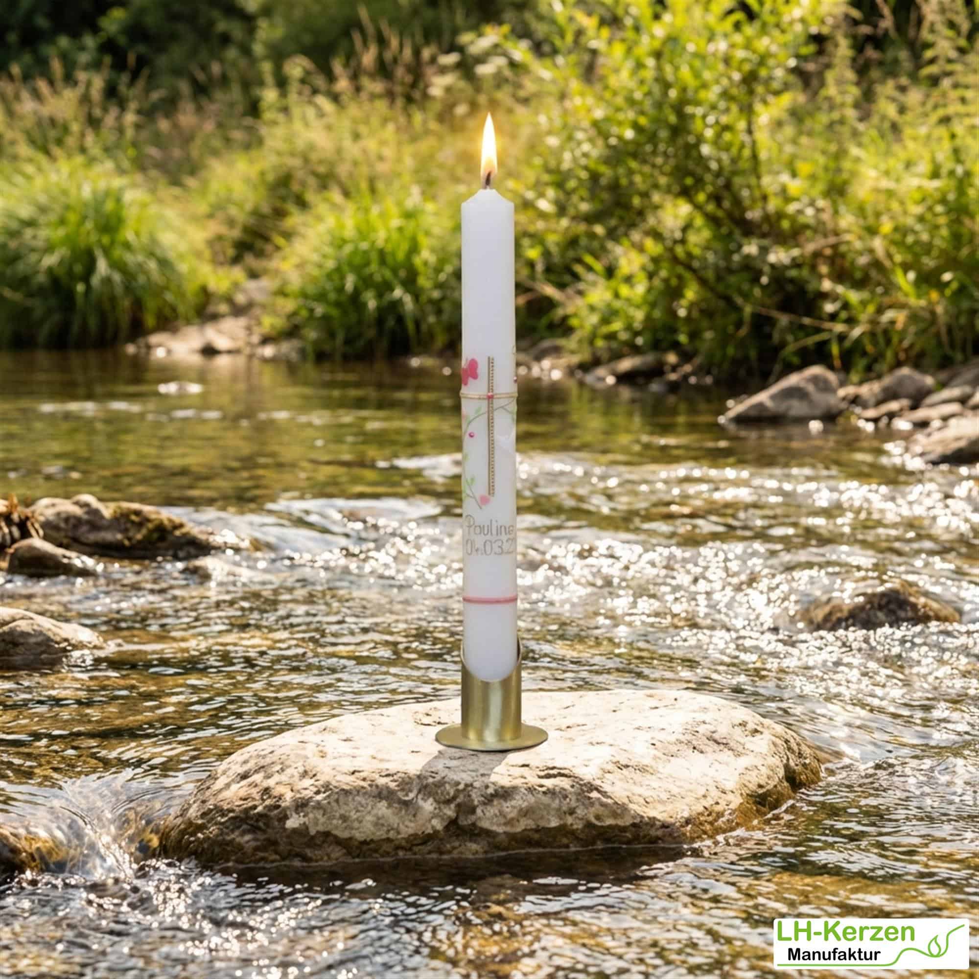 Taufkerze für Mädchen mit silbernem Kreuz, Taube & Wellen – handverziert, personalisierbar