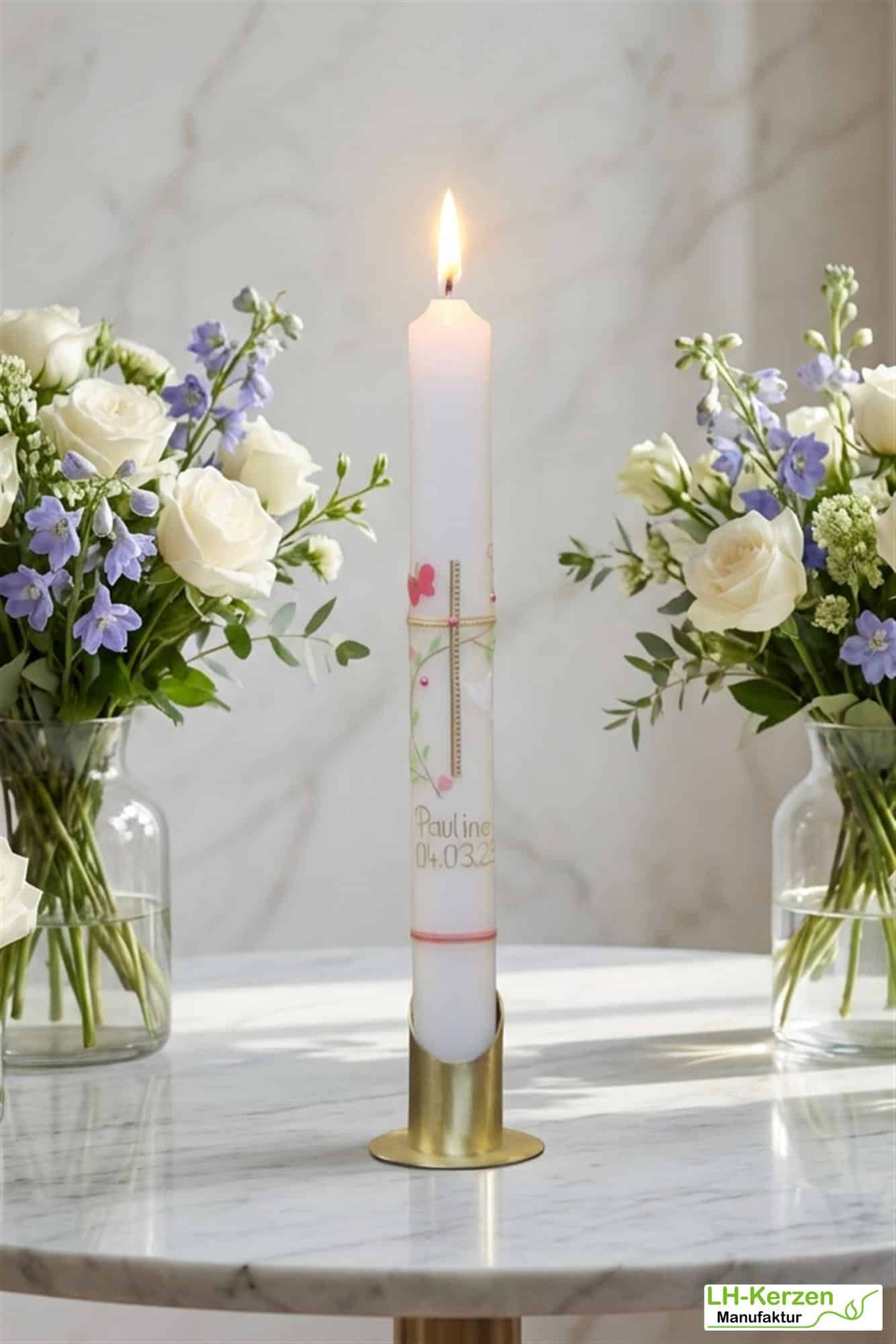 Taufkerze für Mädchen mit silbernem Kreuz, Taube & Wellen – handverziert, personalisierbar