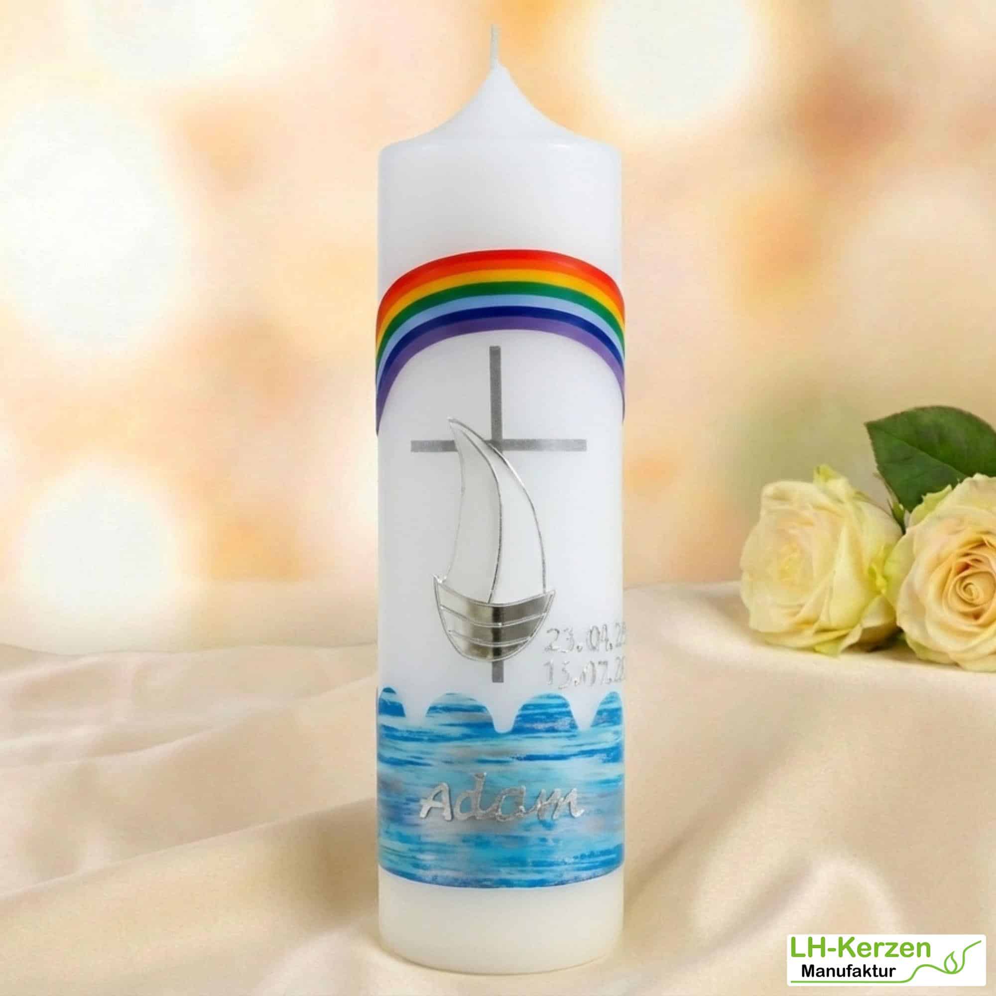 Taufkerze mit Regenbogen, Kreuz, Segelschiff & Ozean – handverziert, personalisierbar