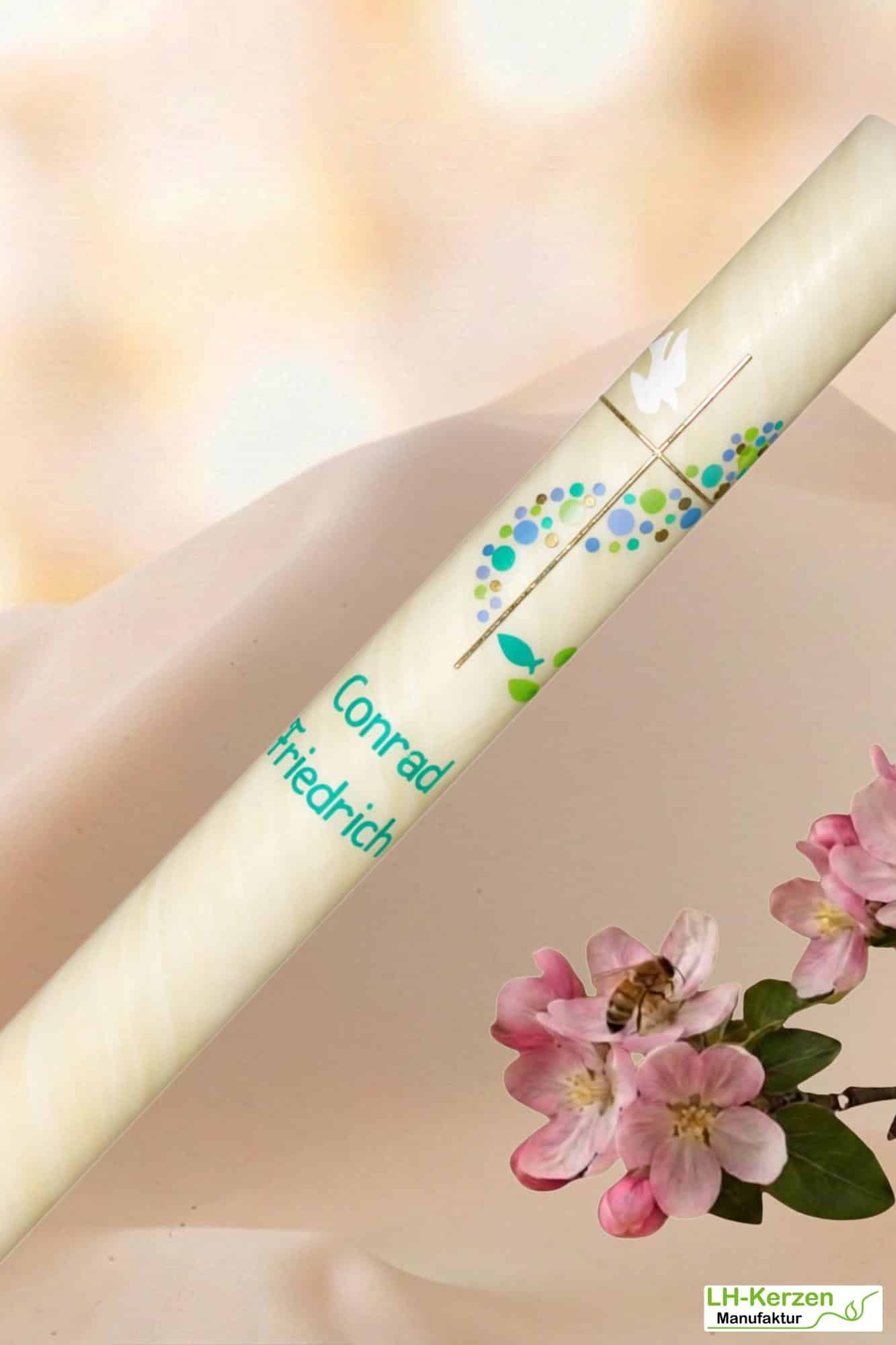 Handgeknetete Bienenwachstaufkerze mit Taube, Fischen & Kreuz – personalisierbar