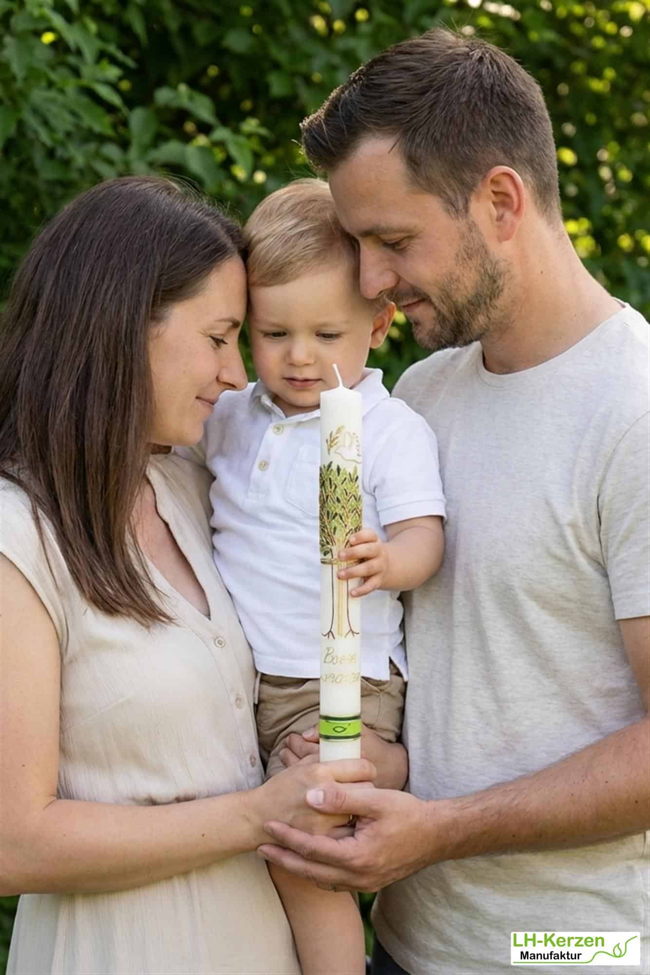 Bienenwachs-Taufkerze mit Lebensbaum, Taube & Olivenzweig – handgefertigtes Unikat