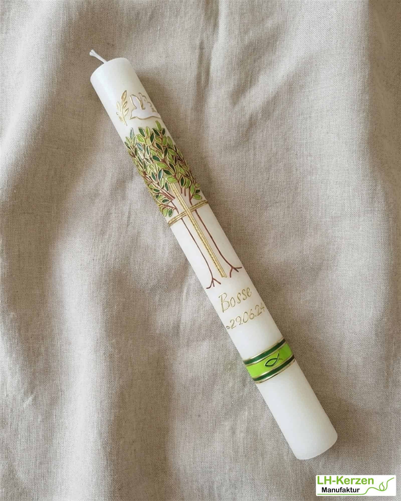 Bienenwachs-Taufkerze mit Lebensbaum, Taube & Olivenzweig – handgefertigtes Unikat