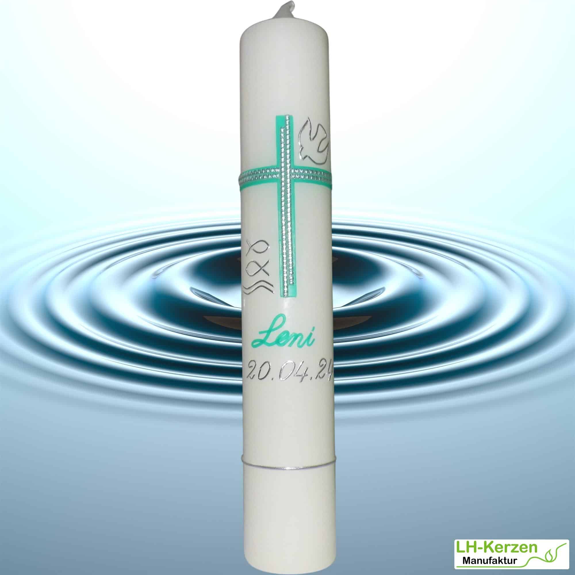 Kompakte Taufkerze mit Kreuz in Türkis & Silber, Taube, Fischen und Wellen – personalisierbar