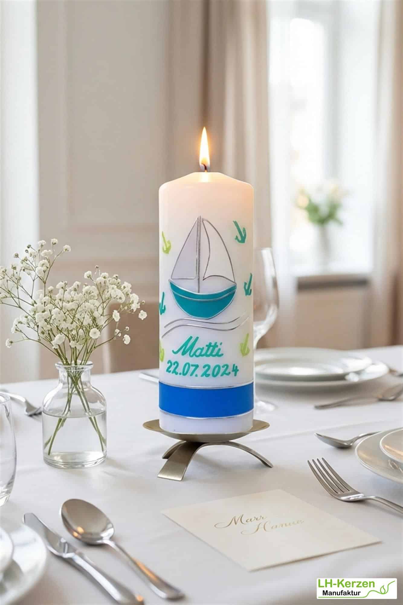 Maritime Taufkerze Segelschiff mit Meer und Ankern personalisierbar mit Namen und Datum