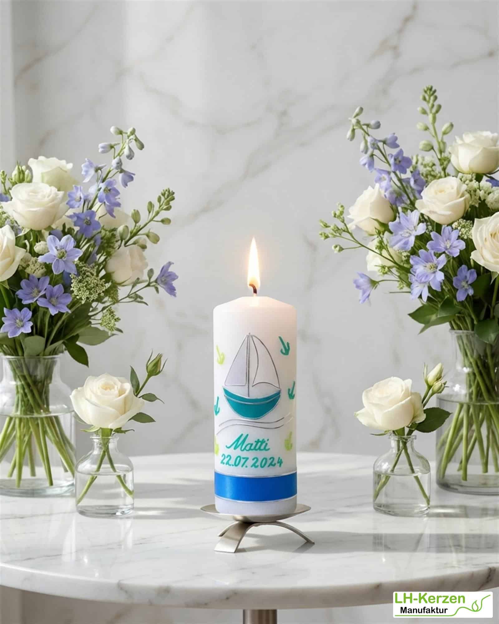 Maritime Taufkerze Segelschiff mit Meer und Ankern personalisierbar mit Namen und Datum