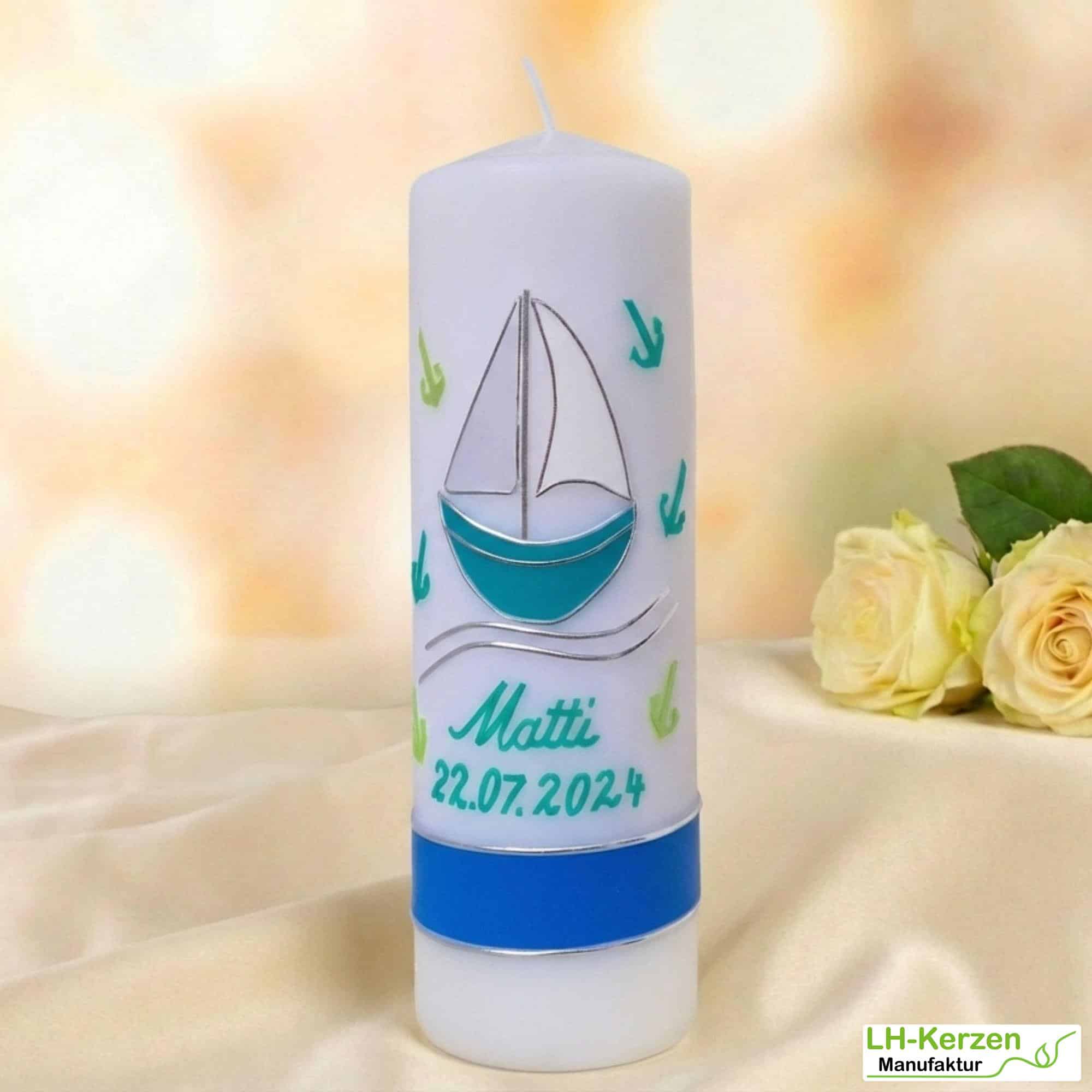 Maritime Taufkerze Segelschiff mit Meer und Ankern personalisierbar mit Namen und Datum