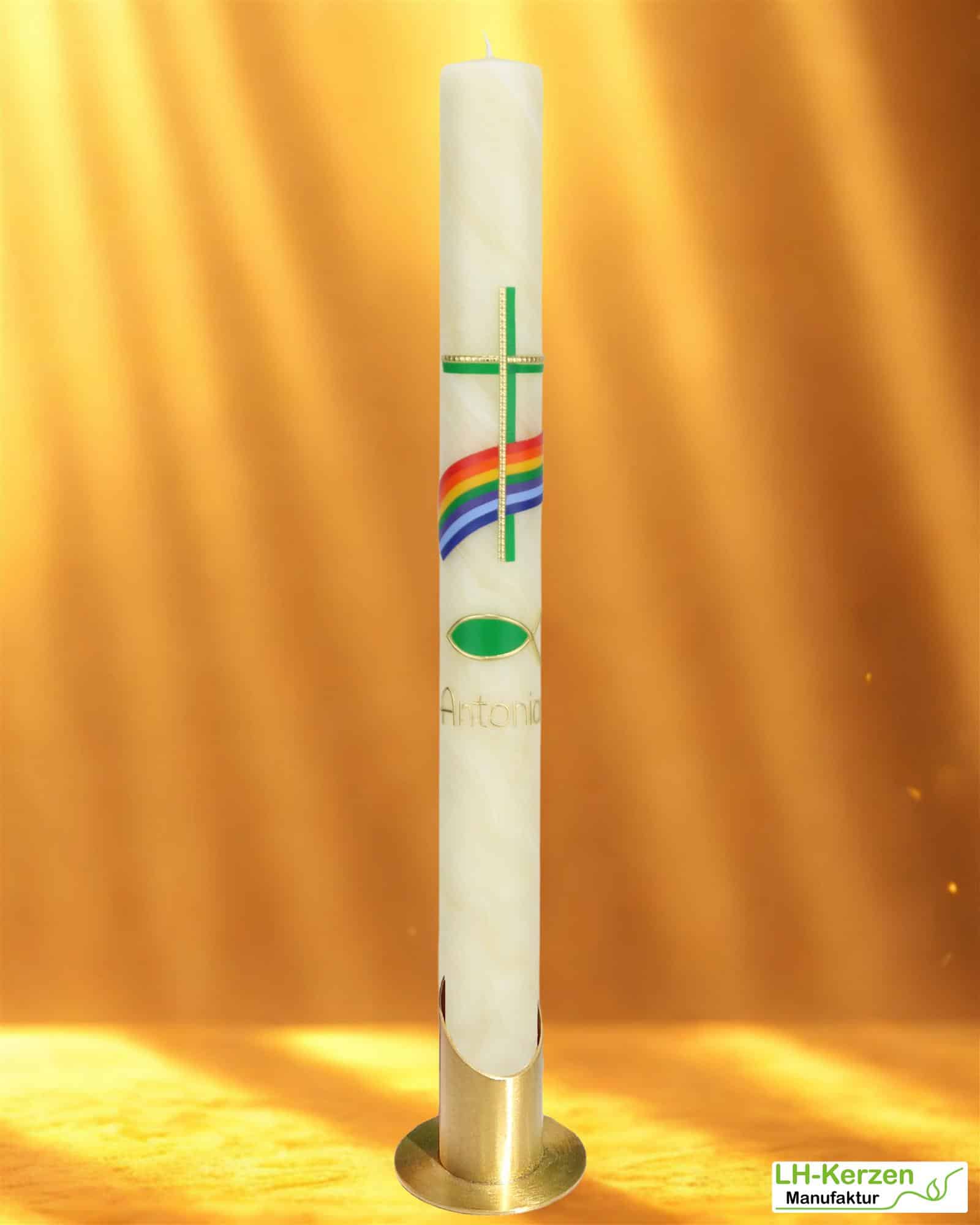 Bienenwachs-Taufkerze mit Regenbogen, grünem Kreuz und Fischsymbol – handverziert, personalisierbar