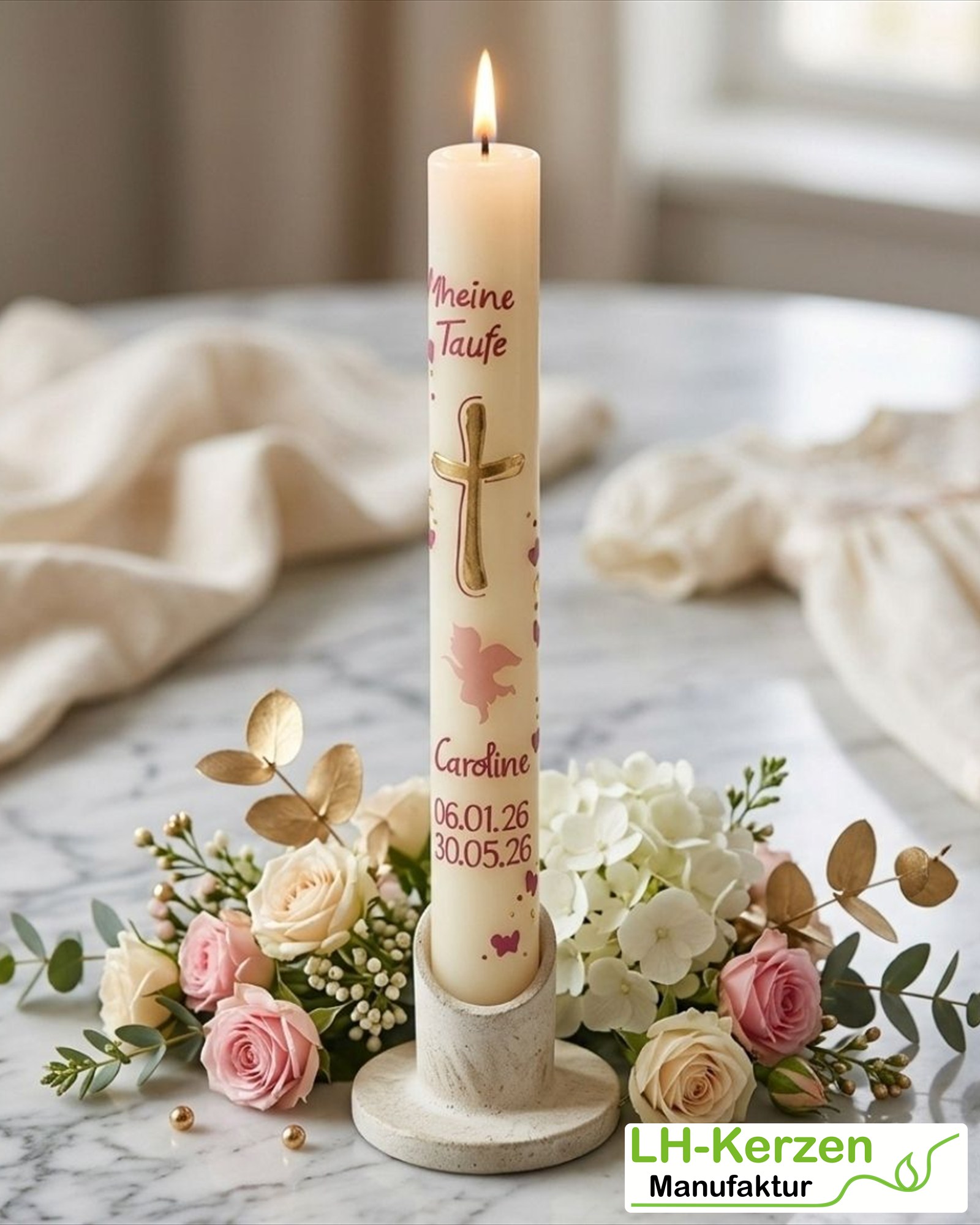 Bienenwachs-Taufkerze mit Kreuz, Taube & Schmetterlingen – schlank, personalisiert