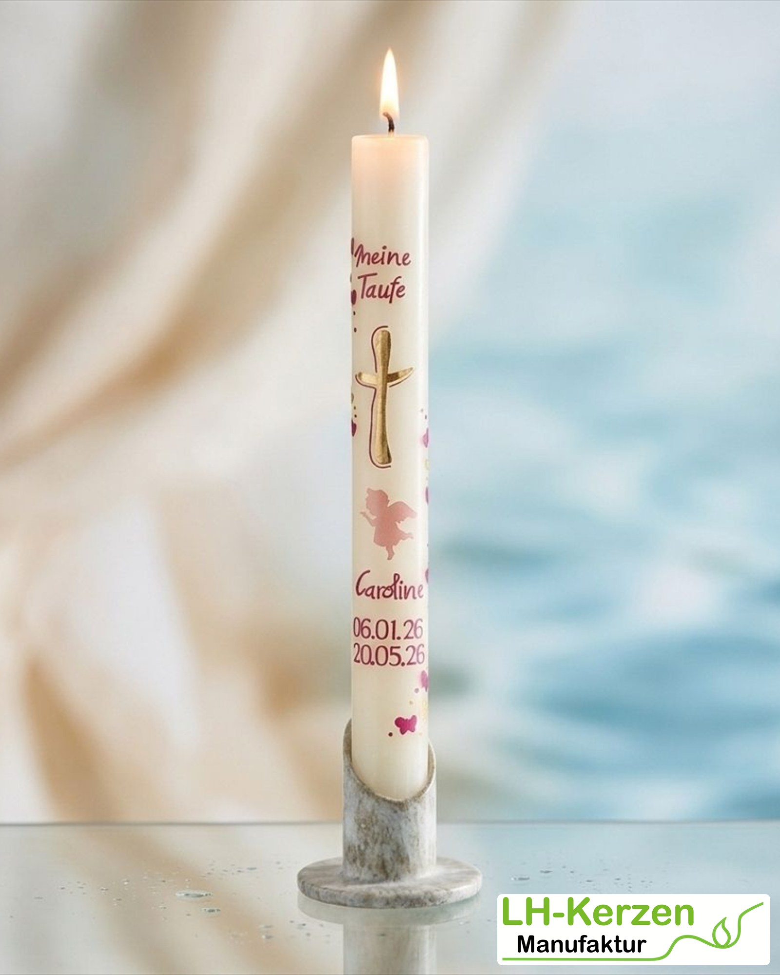 Bienenwachs-Taufkerze mit Kreuz, Taube & Schmetterlingen – schlank, personalisiert