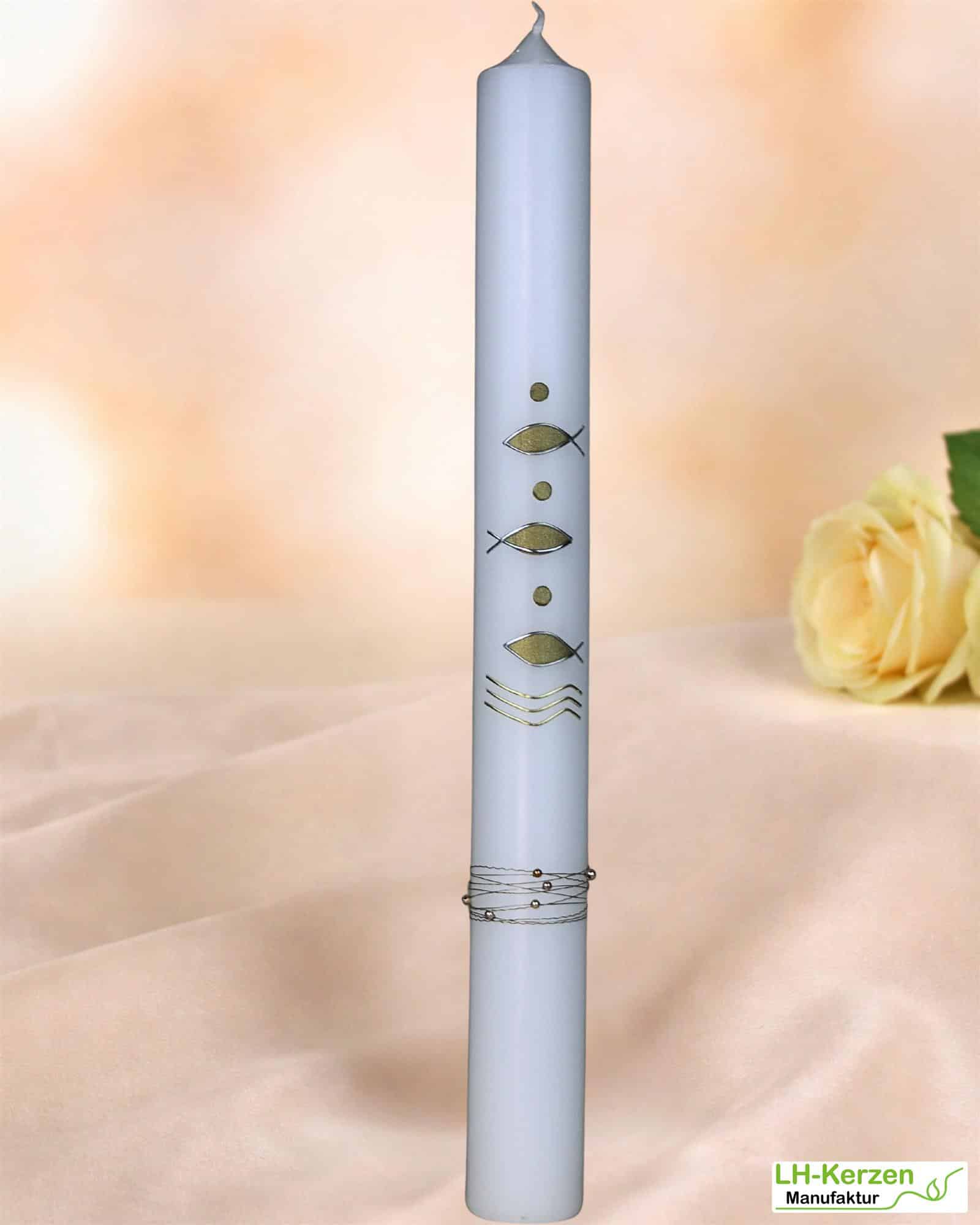 Schlanke Taufkerze mit goldenen Fischen, Wellen & Drahtschmuck – elegant & personalisierbar