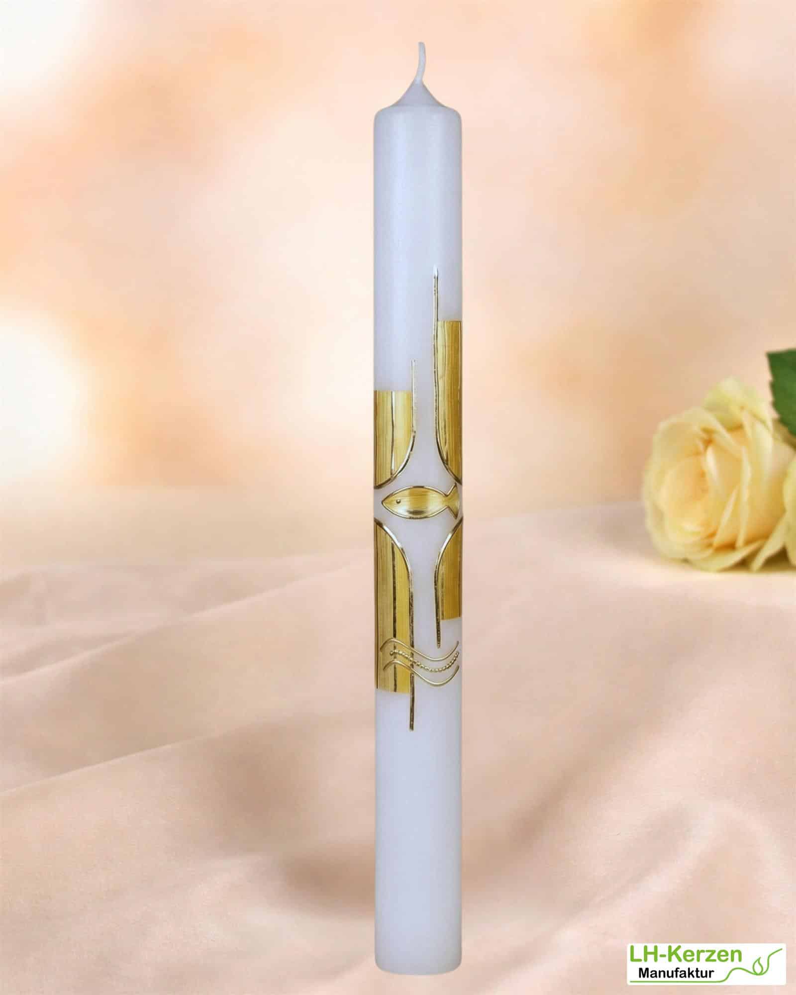 Schlanke Taufkerze mit goldenem Kreuz, Fischsymbol & Wellen – modern, personalisierbar