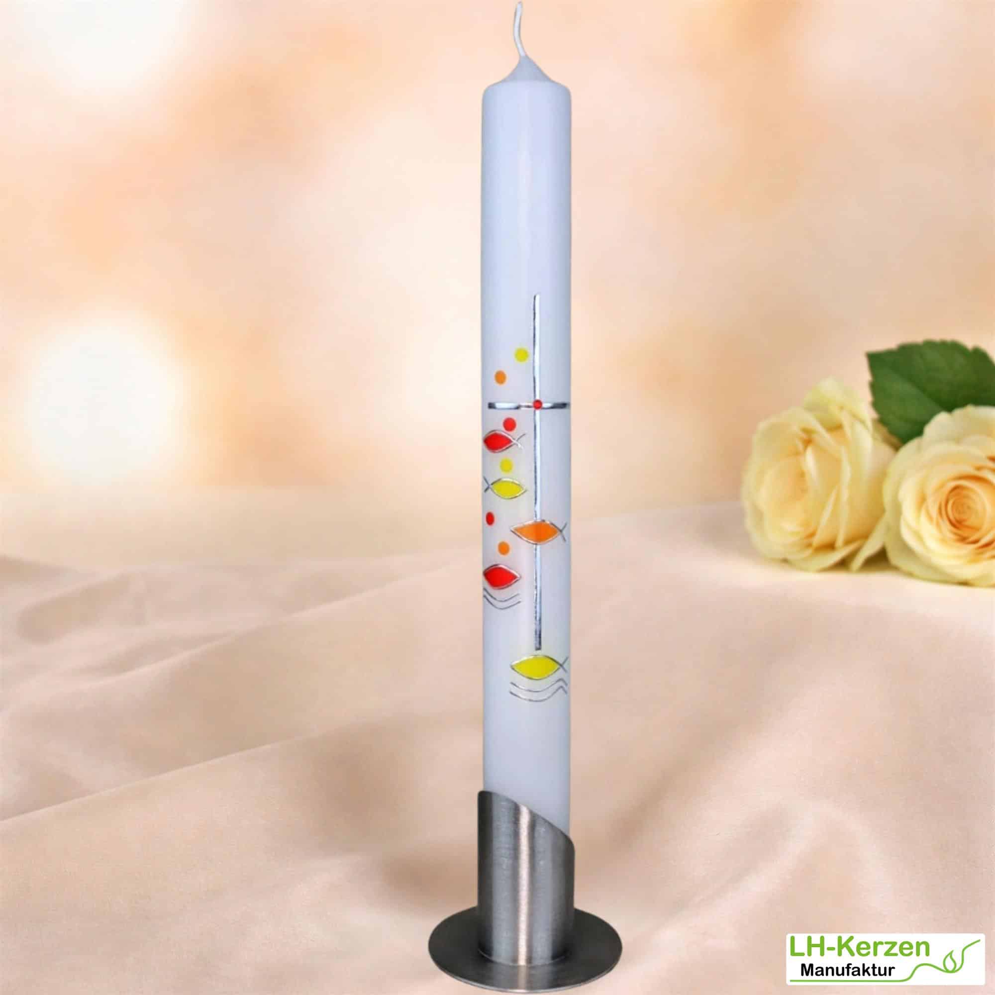 Schlanke Taufkerze mit buntem Fischschwarm & Kreuz – modern, farbenfroh, personalisierbar