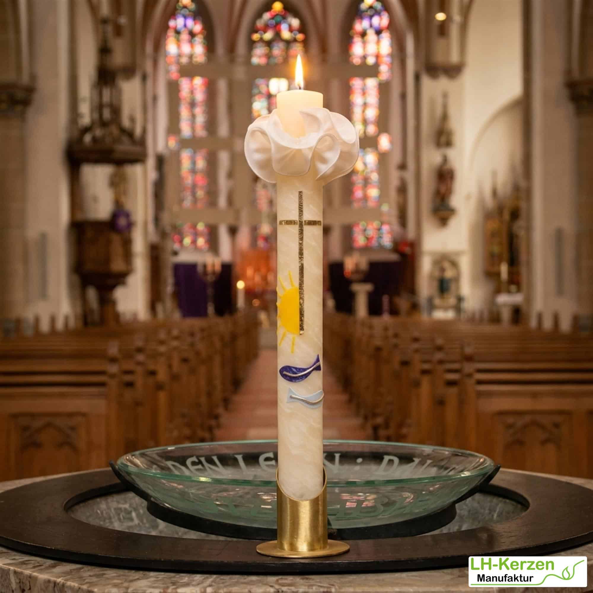 Kommunionkerze Fisch blau, Sonne, Kreuz aus Bienenwachs, handverziert und -geknetet